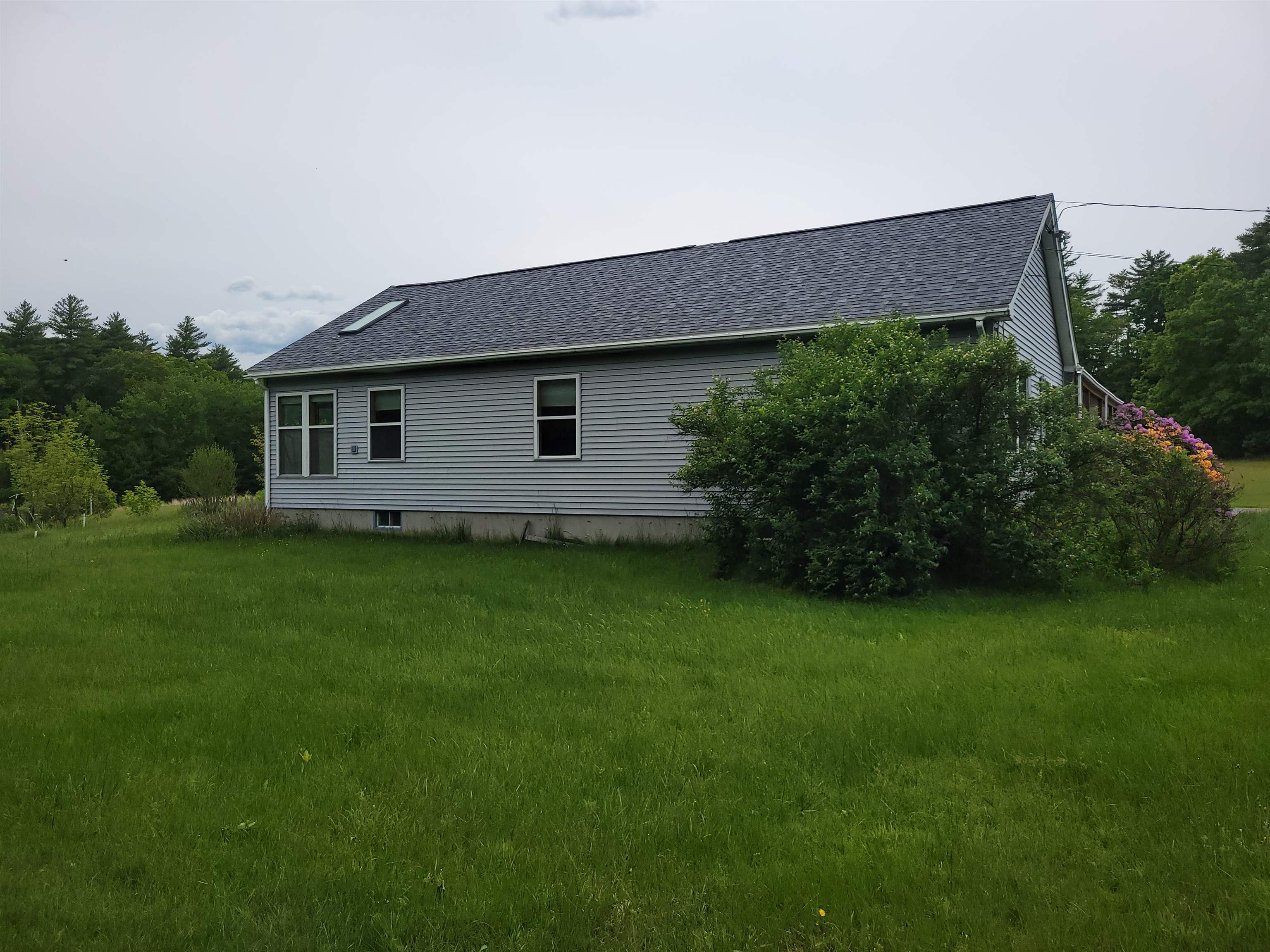 42 Chester Rd, Raymond, NH 03077
