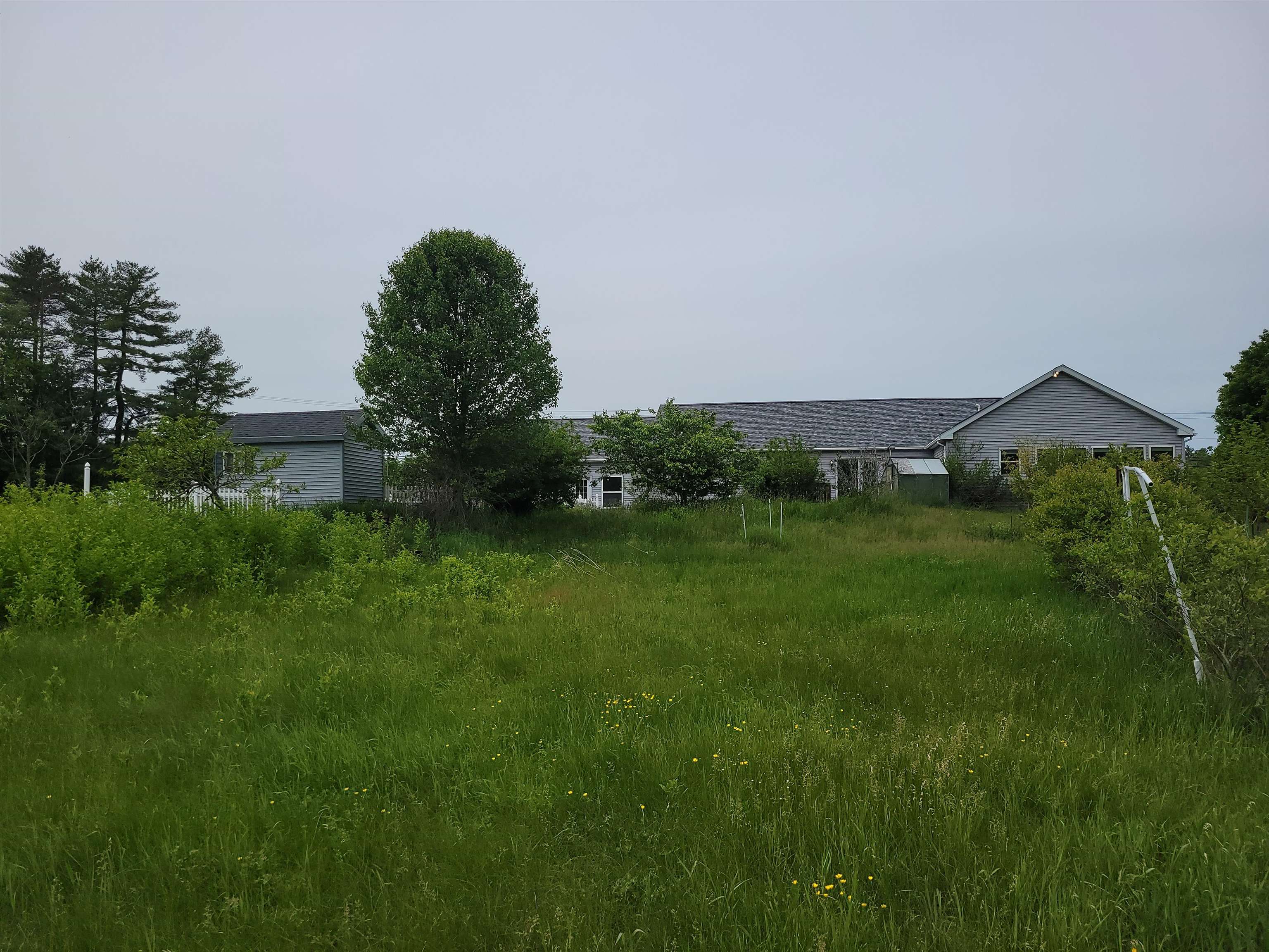 42 Chester Rd, Raymond, NH 03077
