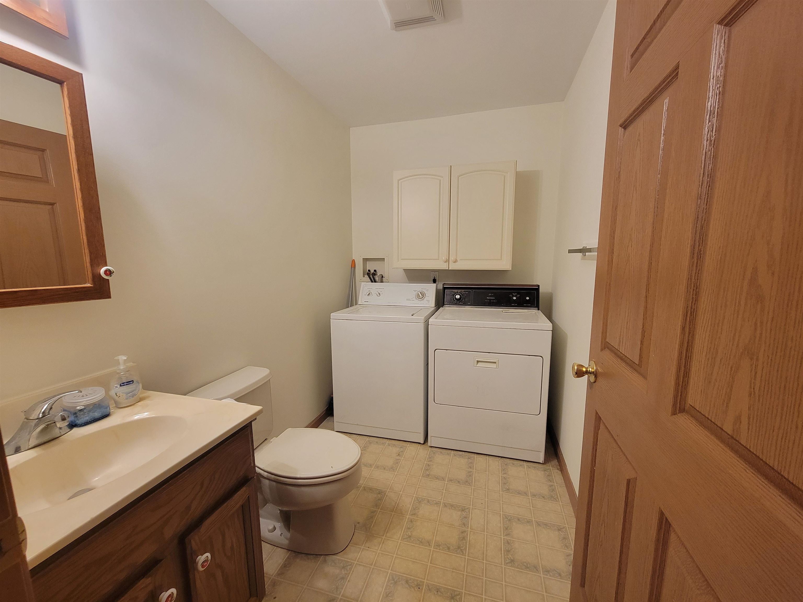 42 Chester Rd, Raymond, NH 03077