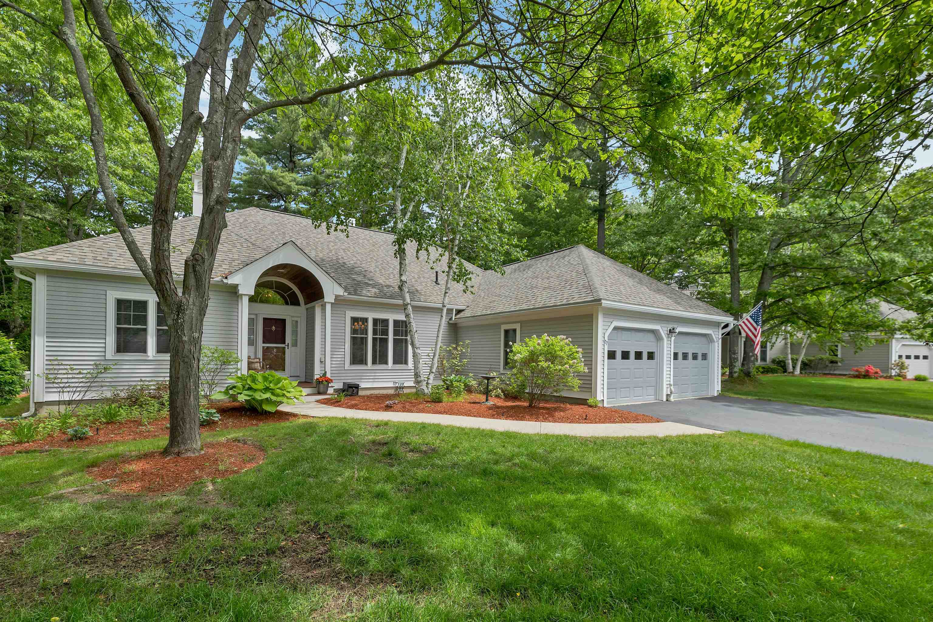 27 Sandpiper Ln, Merrimack, NH 03054