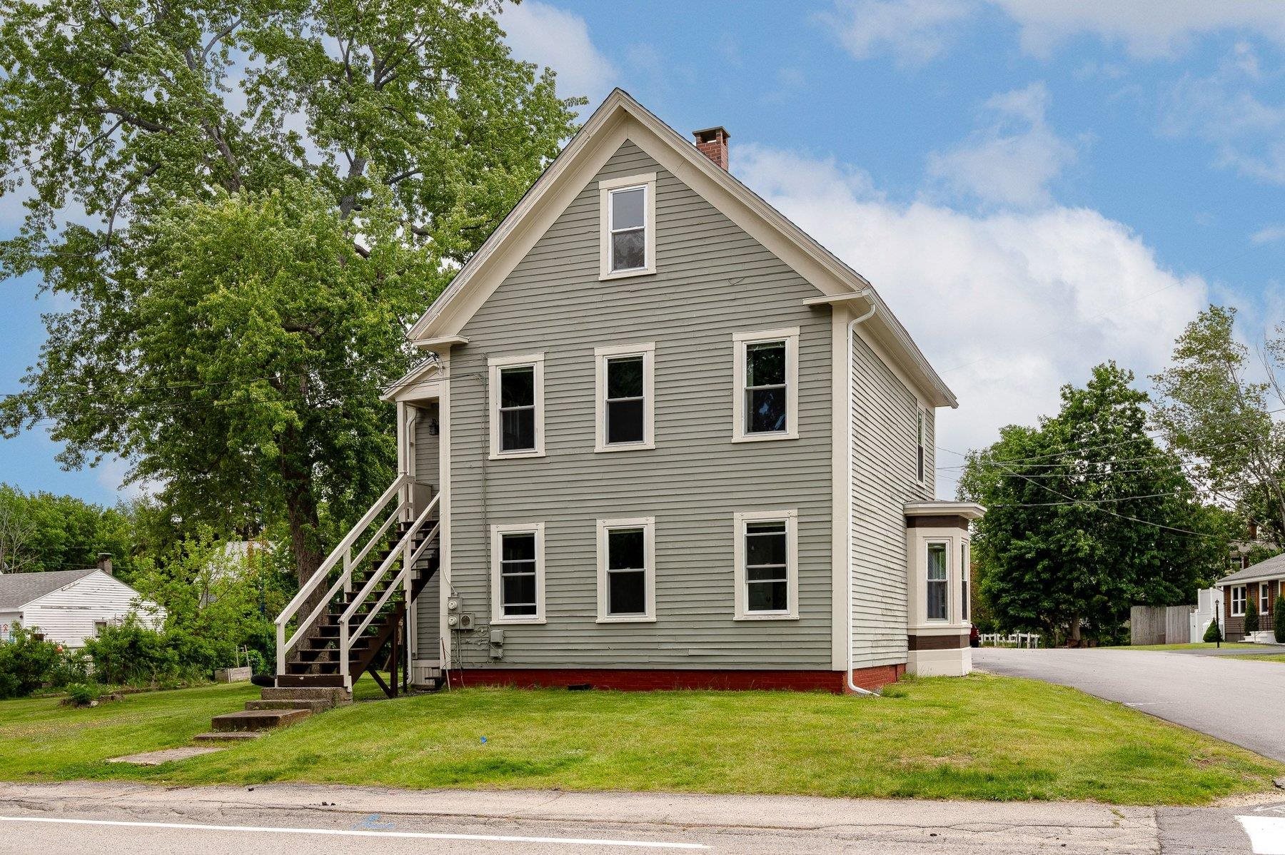 2 Lee St, Somersworth, NH 03878