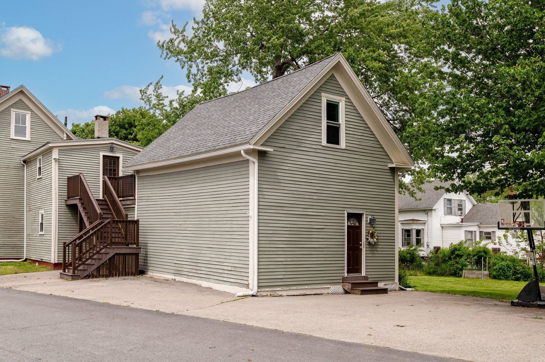 2 Lee St, Somersworth, NH 03878