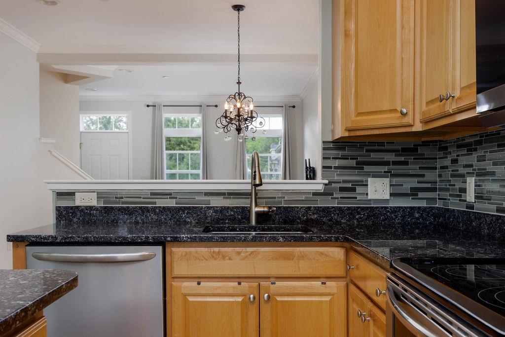 19 Forest Edge Dr, Hanover, NH 03755