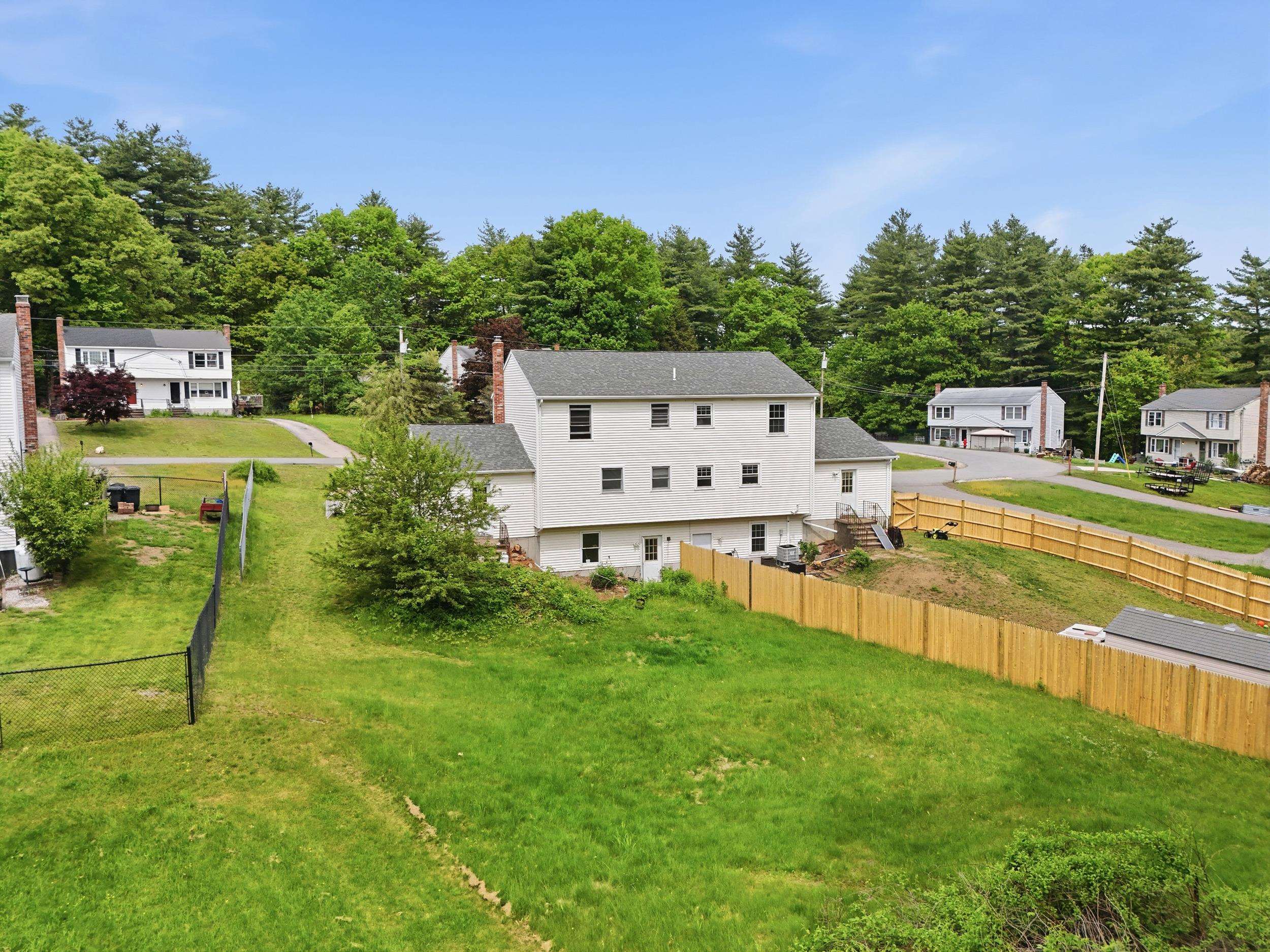 13 Sunnyside Ln, Derry, NH 03038