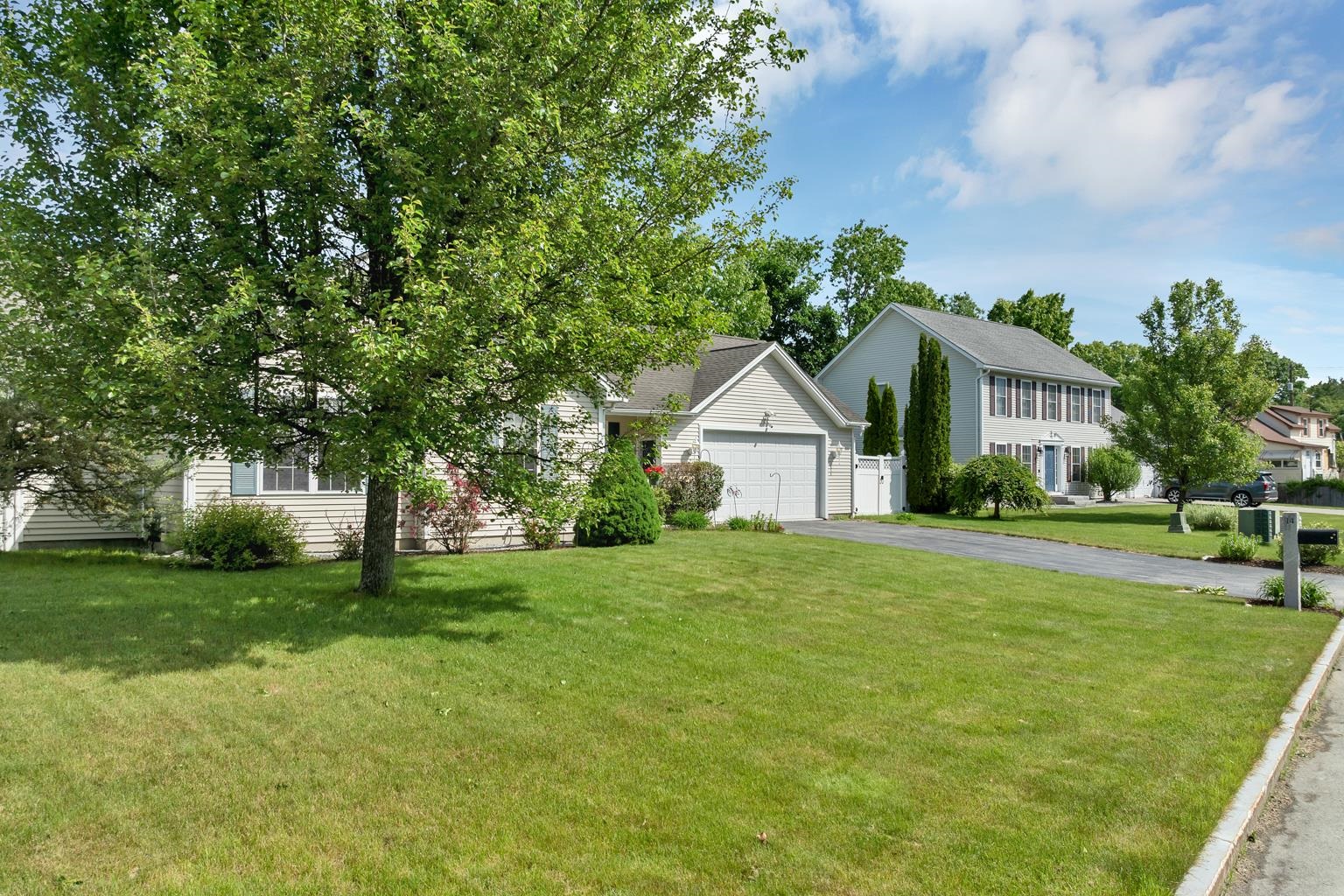 14 Preston St, Goffstown, NH 03045