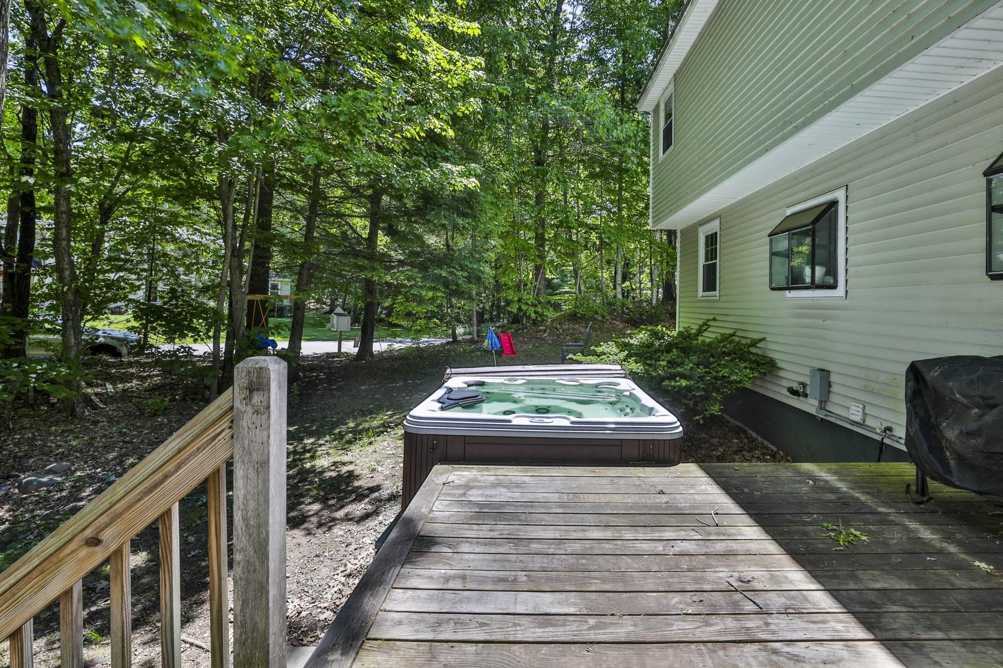 198 Wash Pond Rd, Hampstead, NH 03841