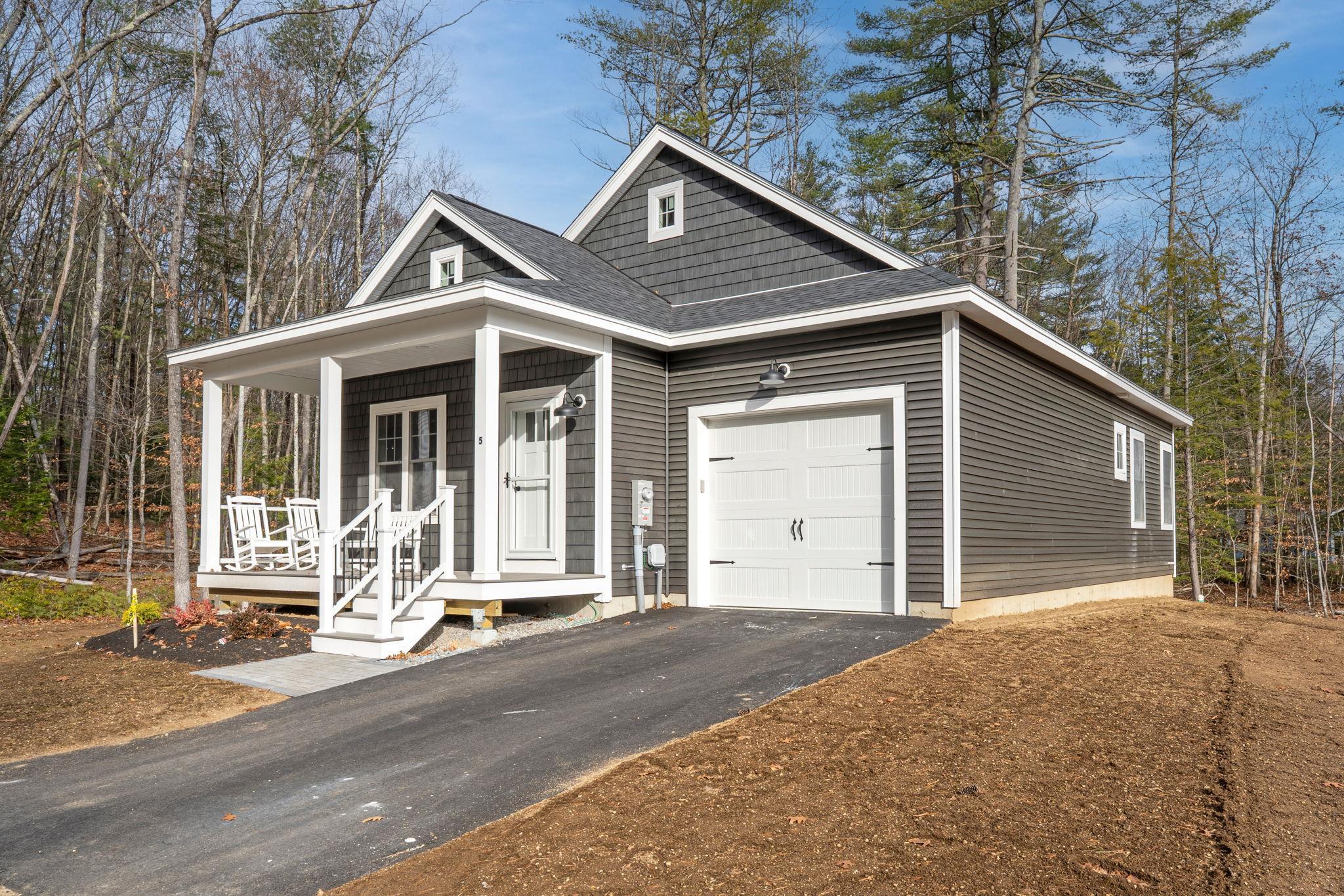 2 Debbie Ln, Amherst, NH 03031