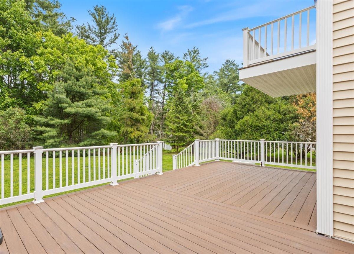16 Locke Mill Dr, Litchfield, NH 03052