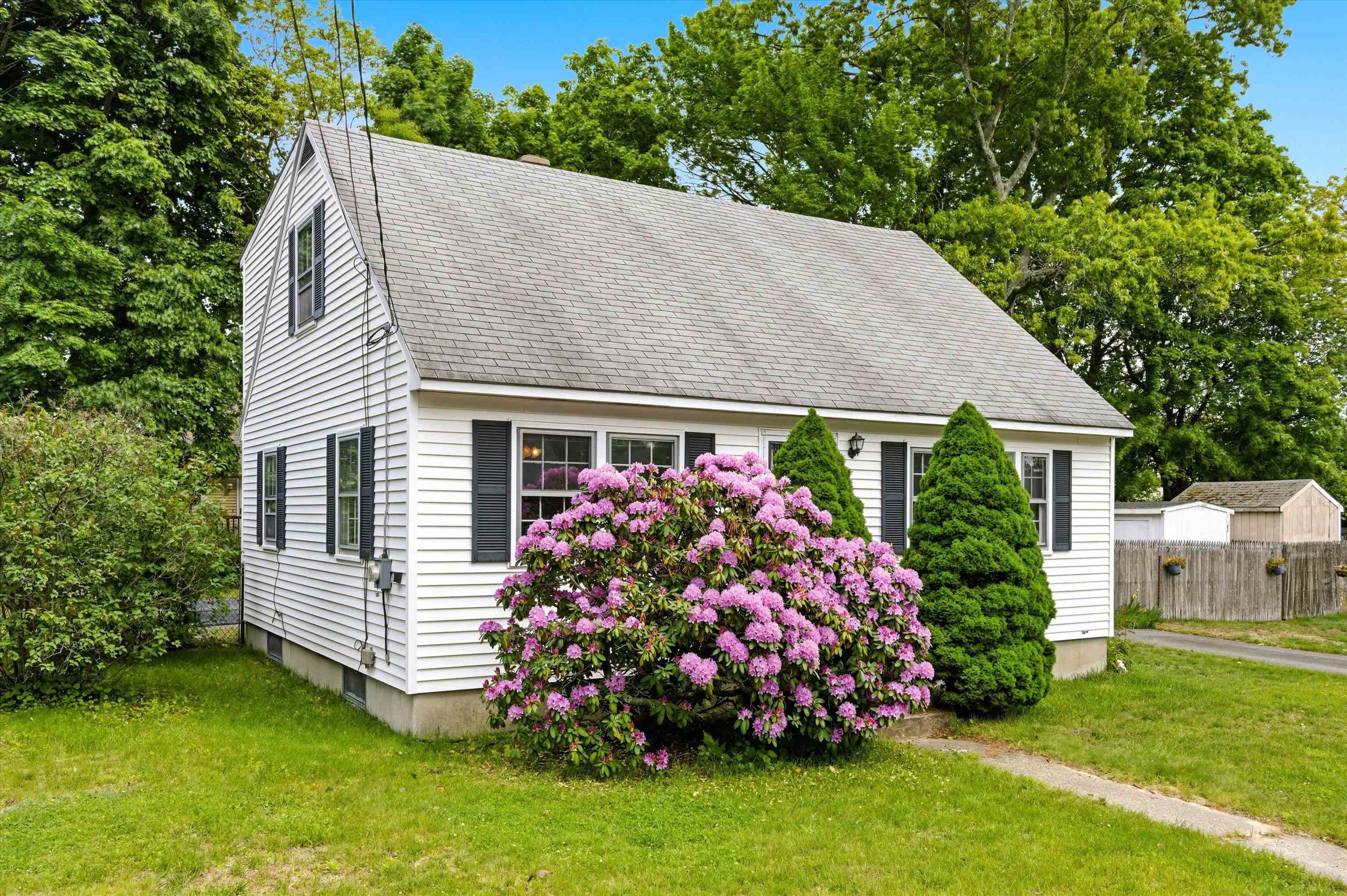 184 Green Acres Dr, Manchester, NH 03109