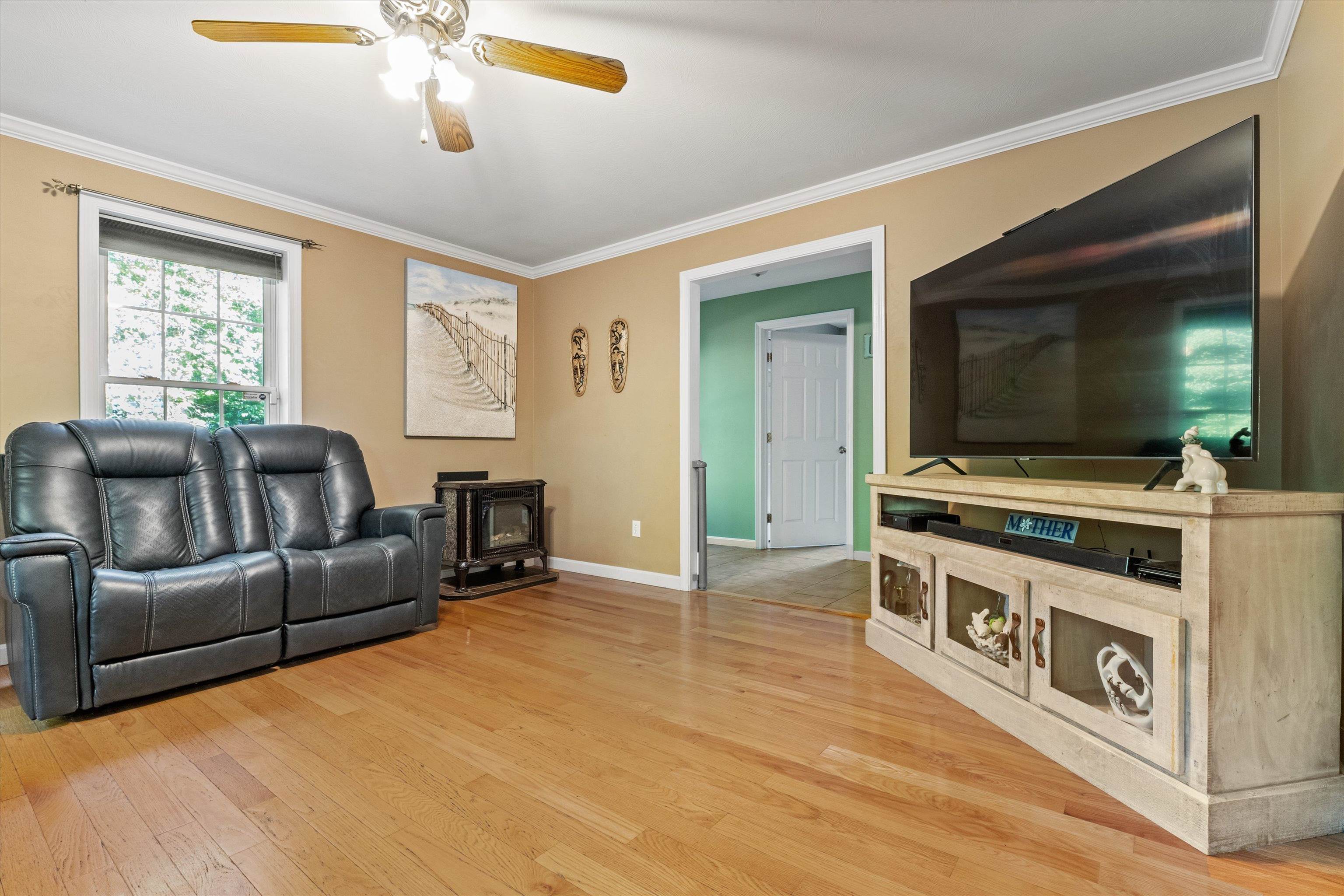 34 Chestnut Dr, Allenstown, NH 03275