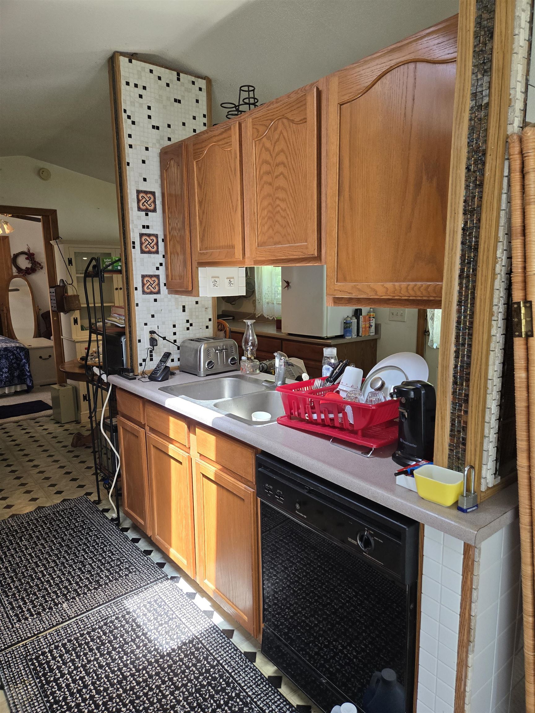 Kitchen - different angle 25438954