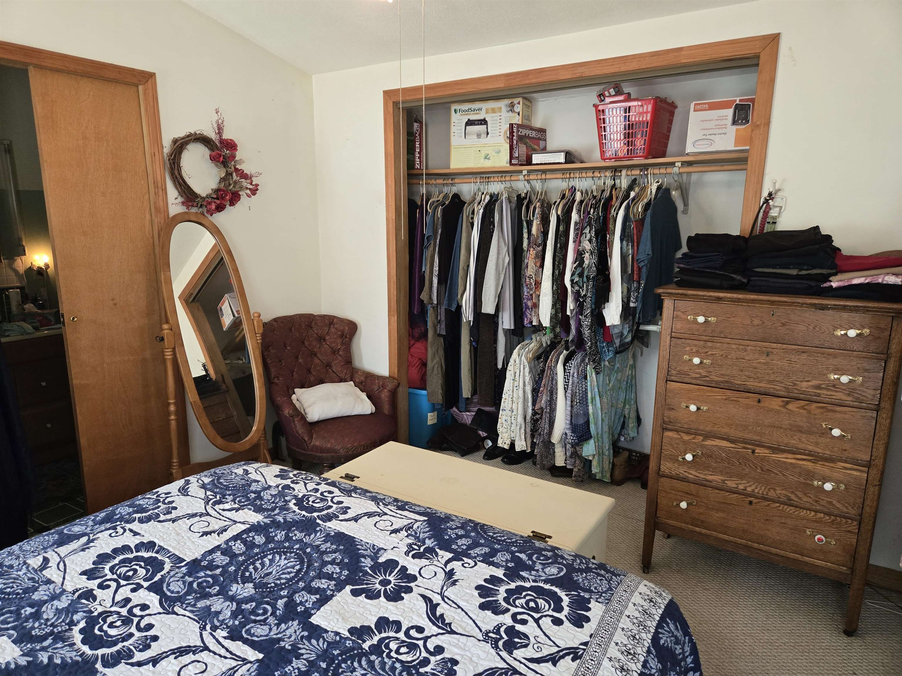 Primary Bedroom Closets 25438977