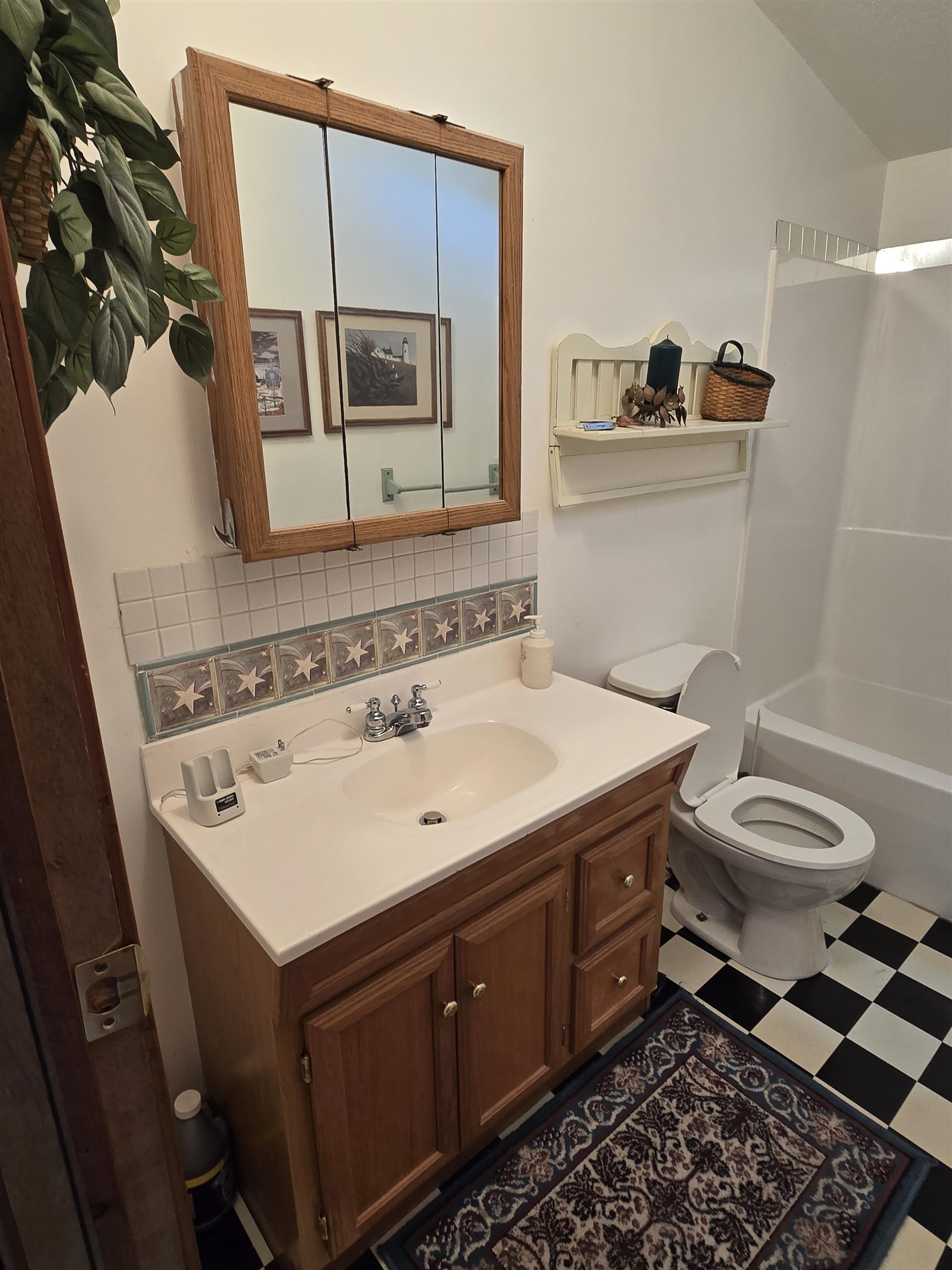2nd full Bathroom 25438970
