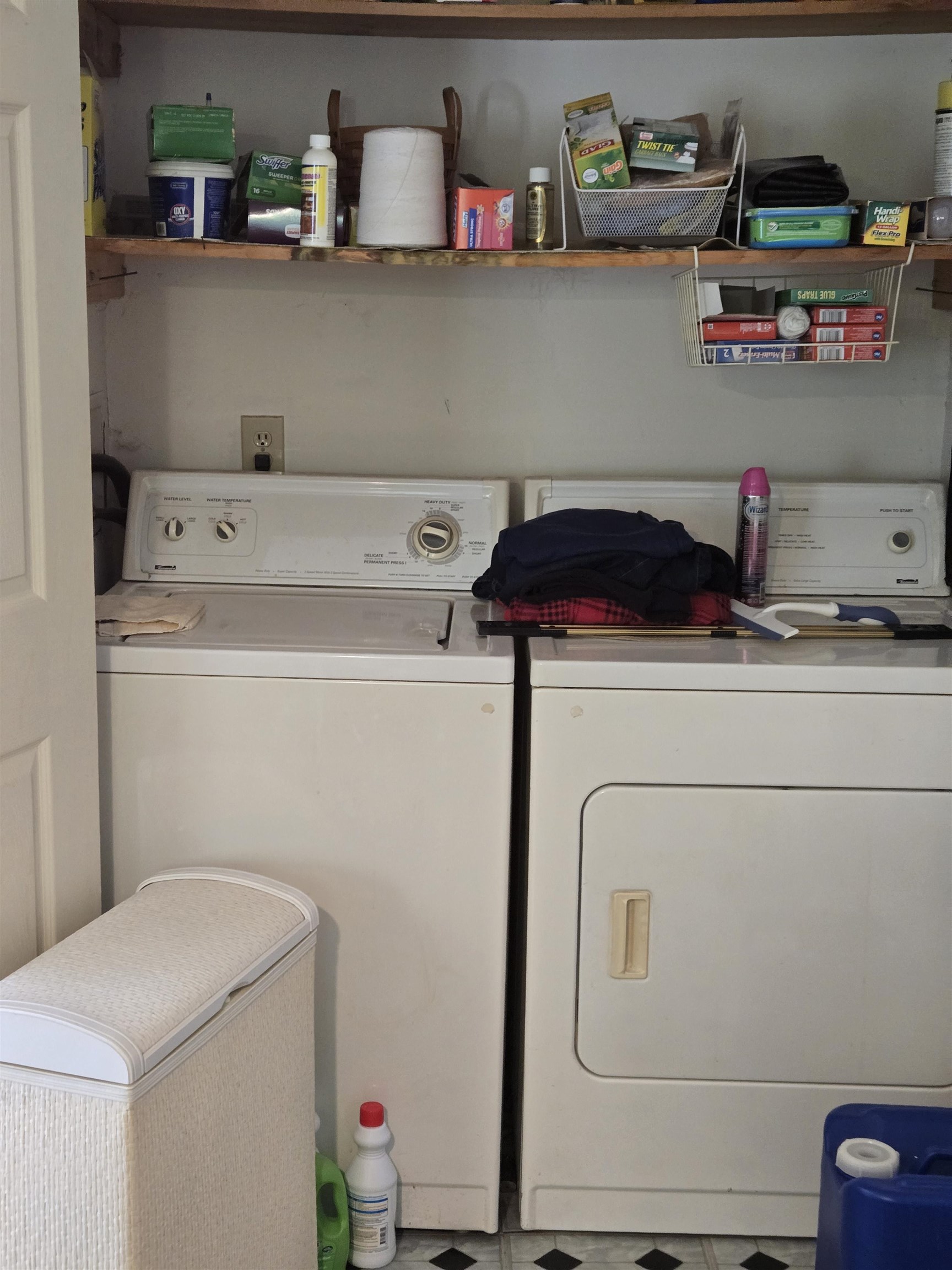 2nd view of Laundry 25438930