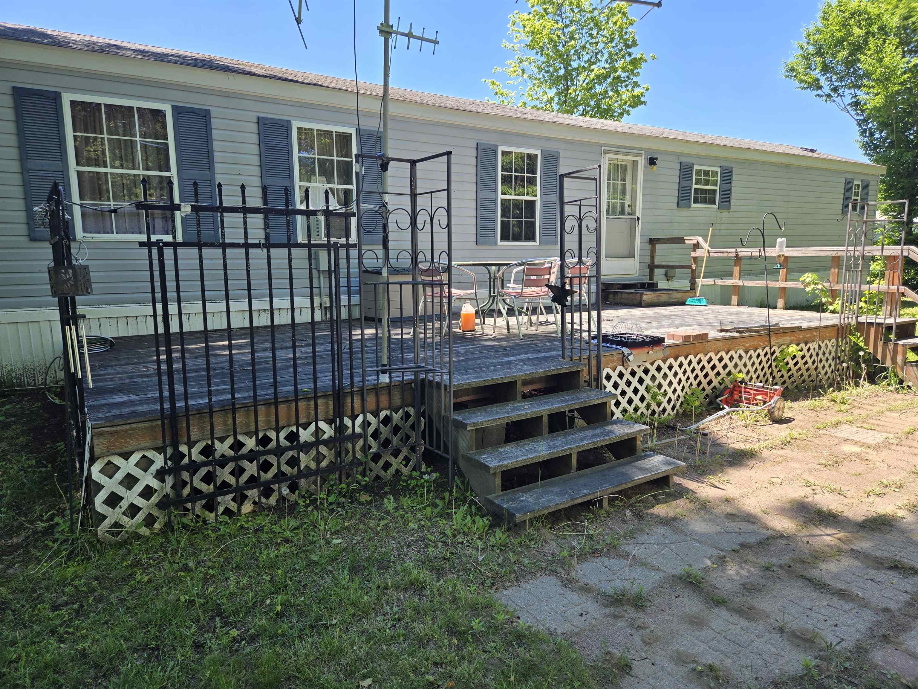 Another view of back of home 25438934