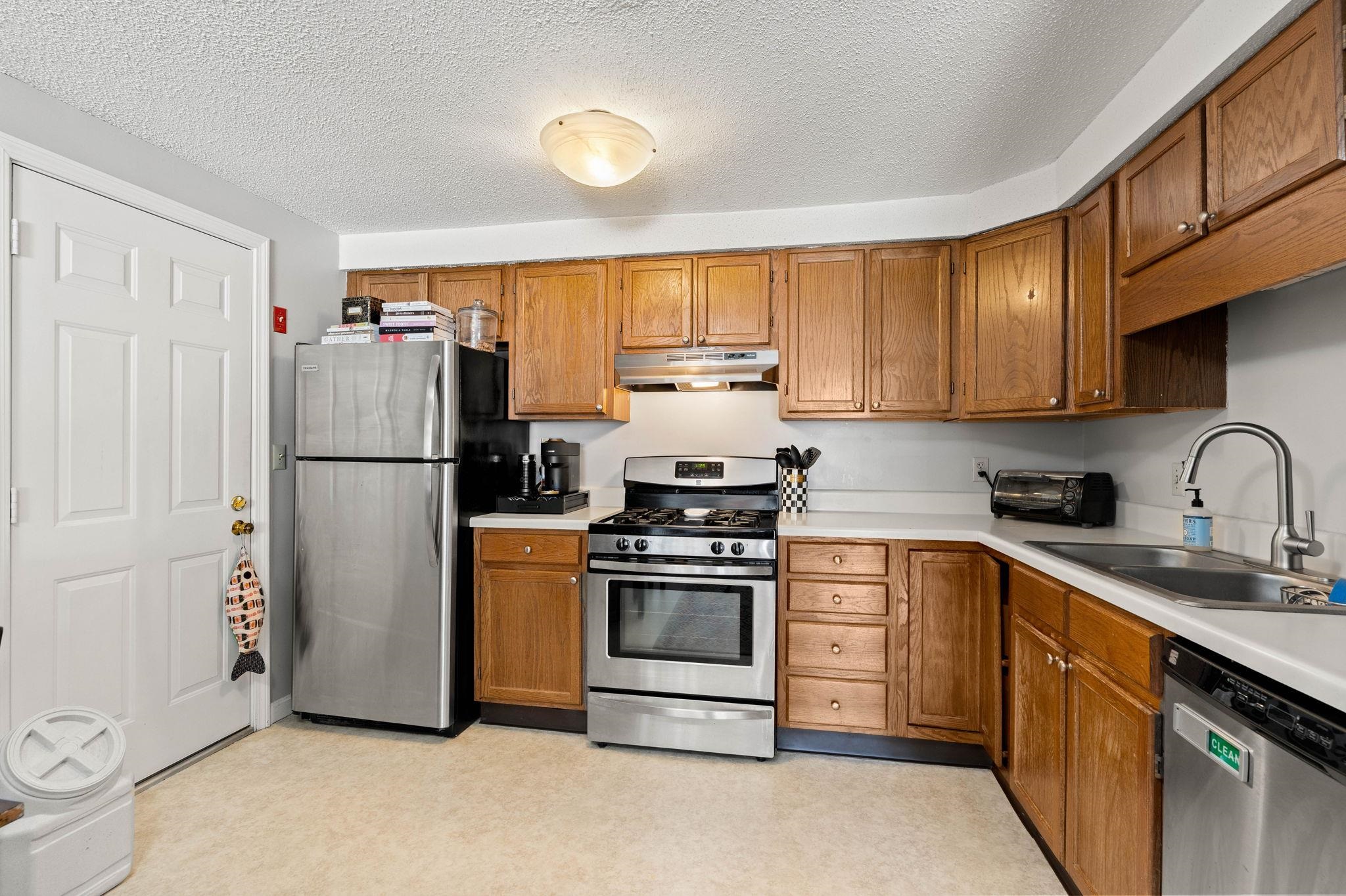 50 Brookside Dr, Exeter, NH 03033