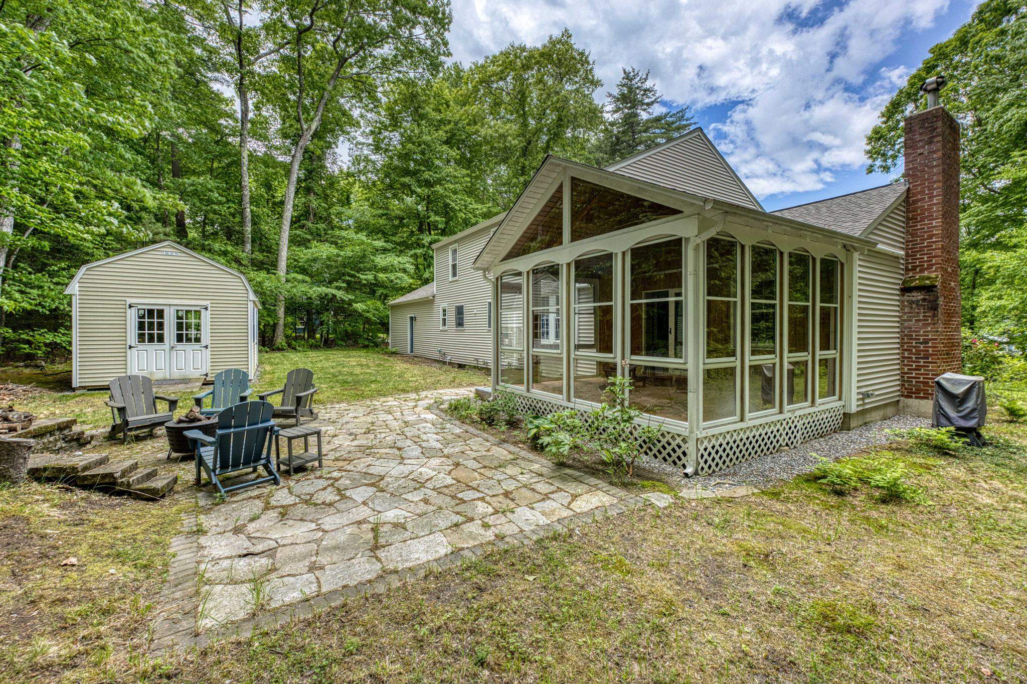 11 Brek Dr, Merrimack, NH 03054