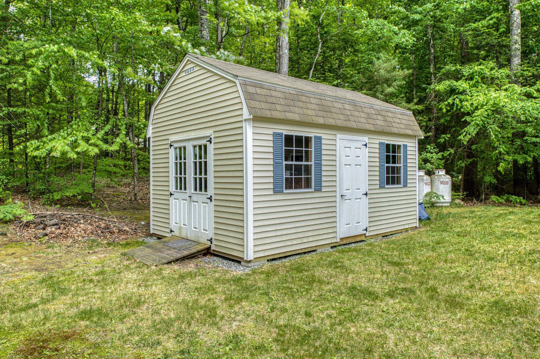 11 Brek Dr, Merrimack, NH 03054