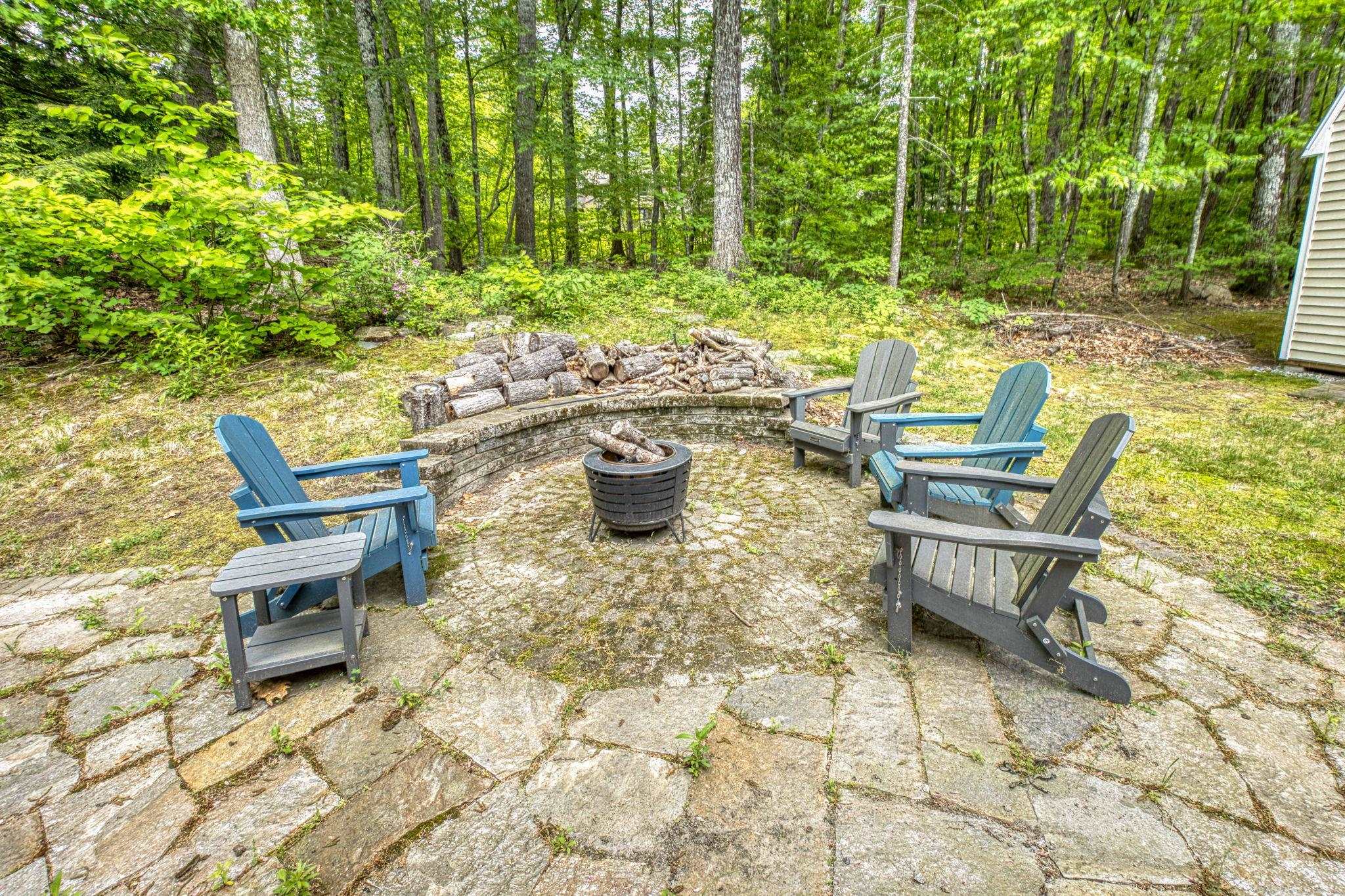 11 Brek Dr, Merrimack, NH 03054