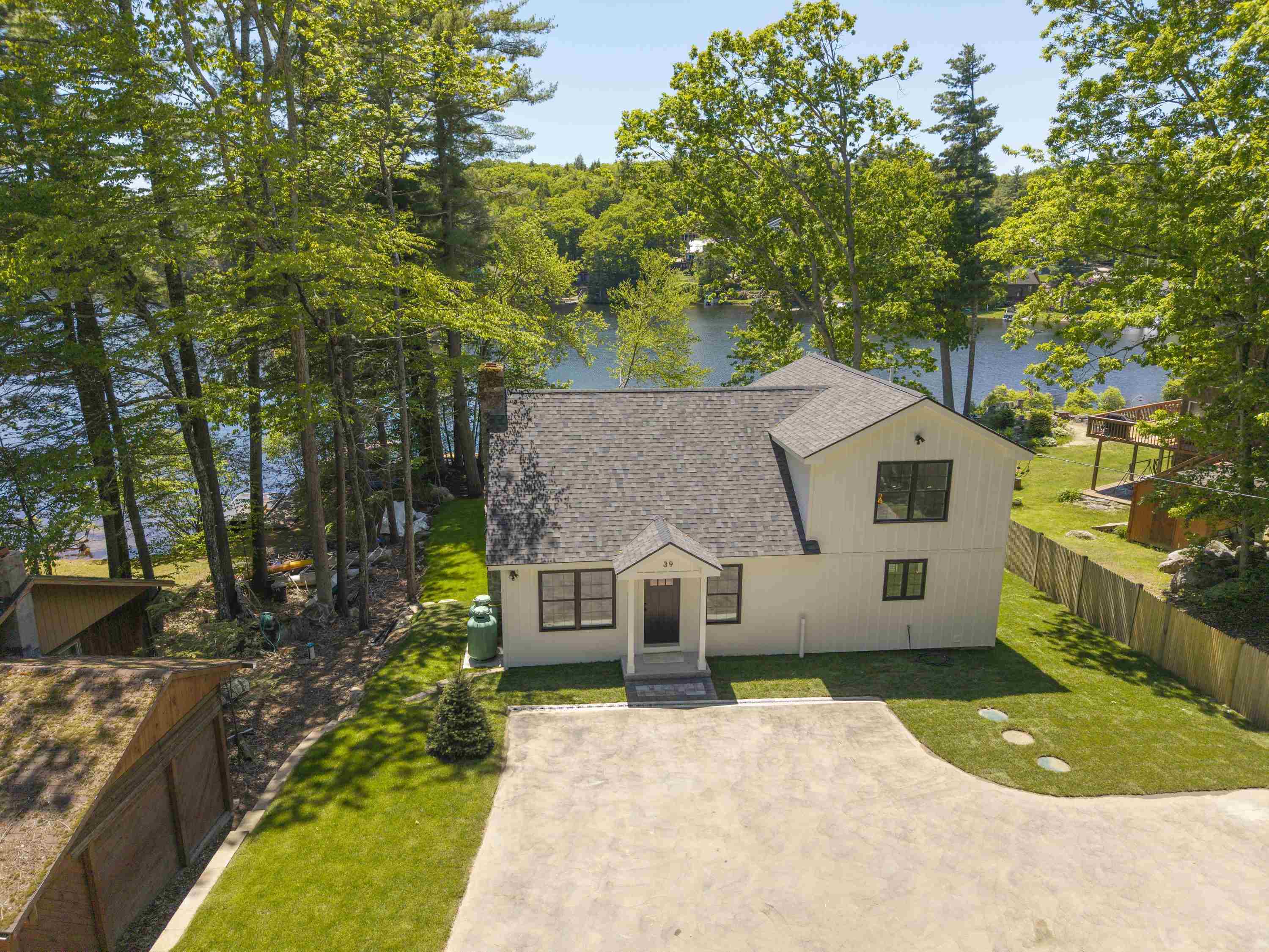 39 Lakeview Dr, Nottingham, NH 03290