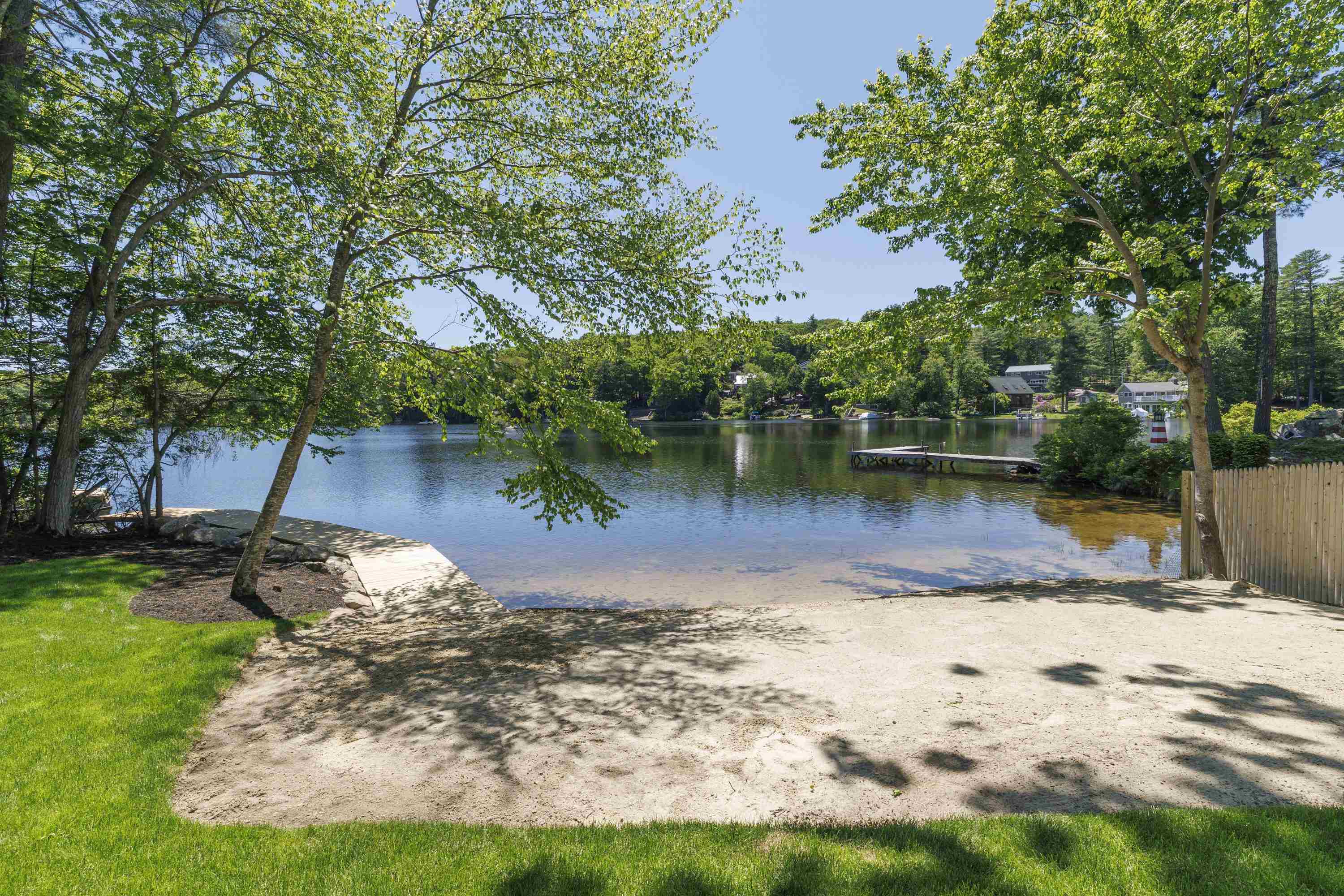 39 Lakeview Dr, Nottingham, NH 03290