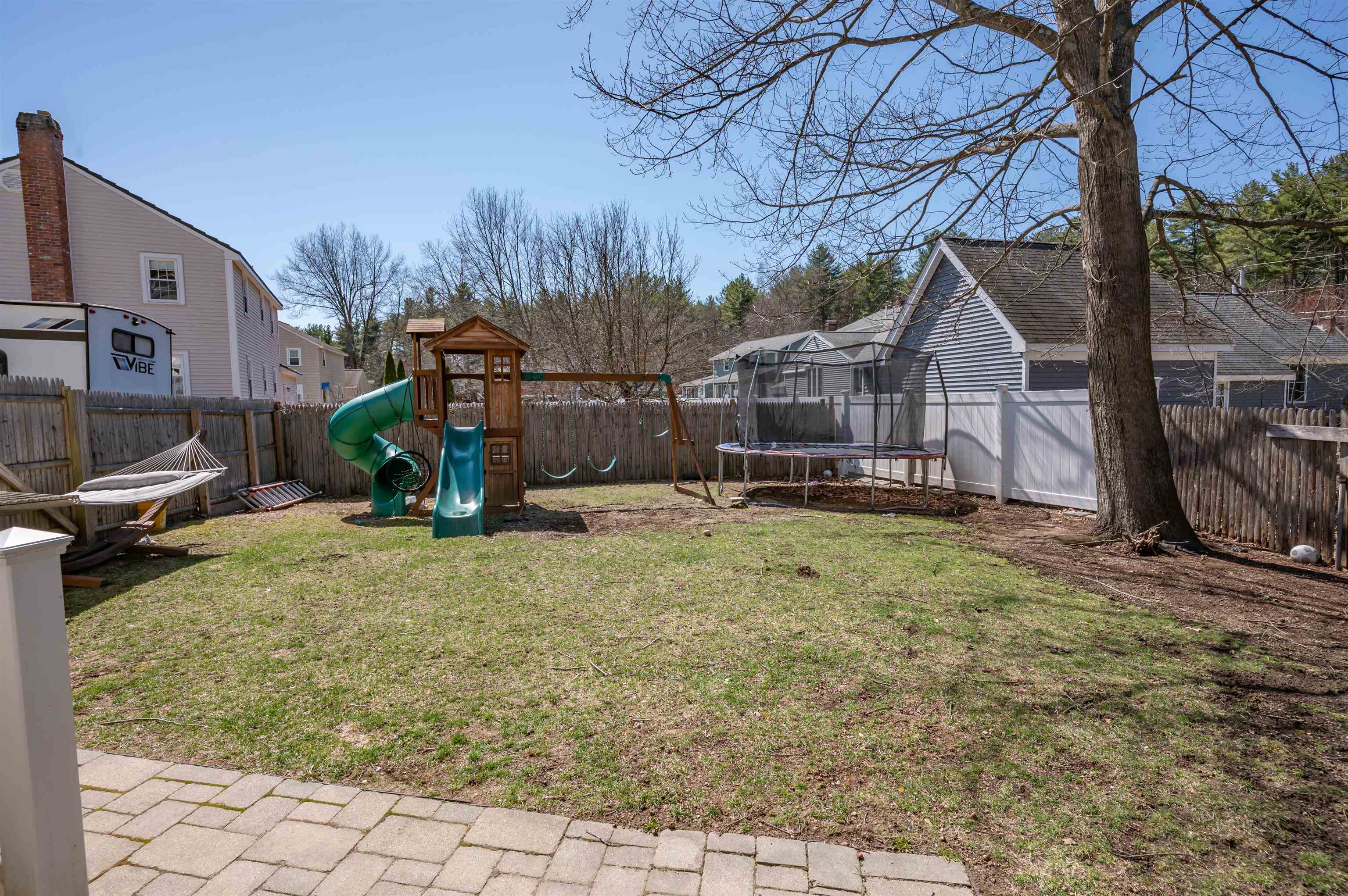 8 Ferncroft Dr, Nashua, NH 03063
