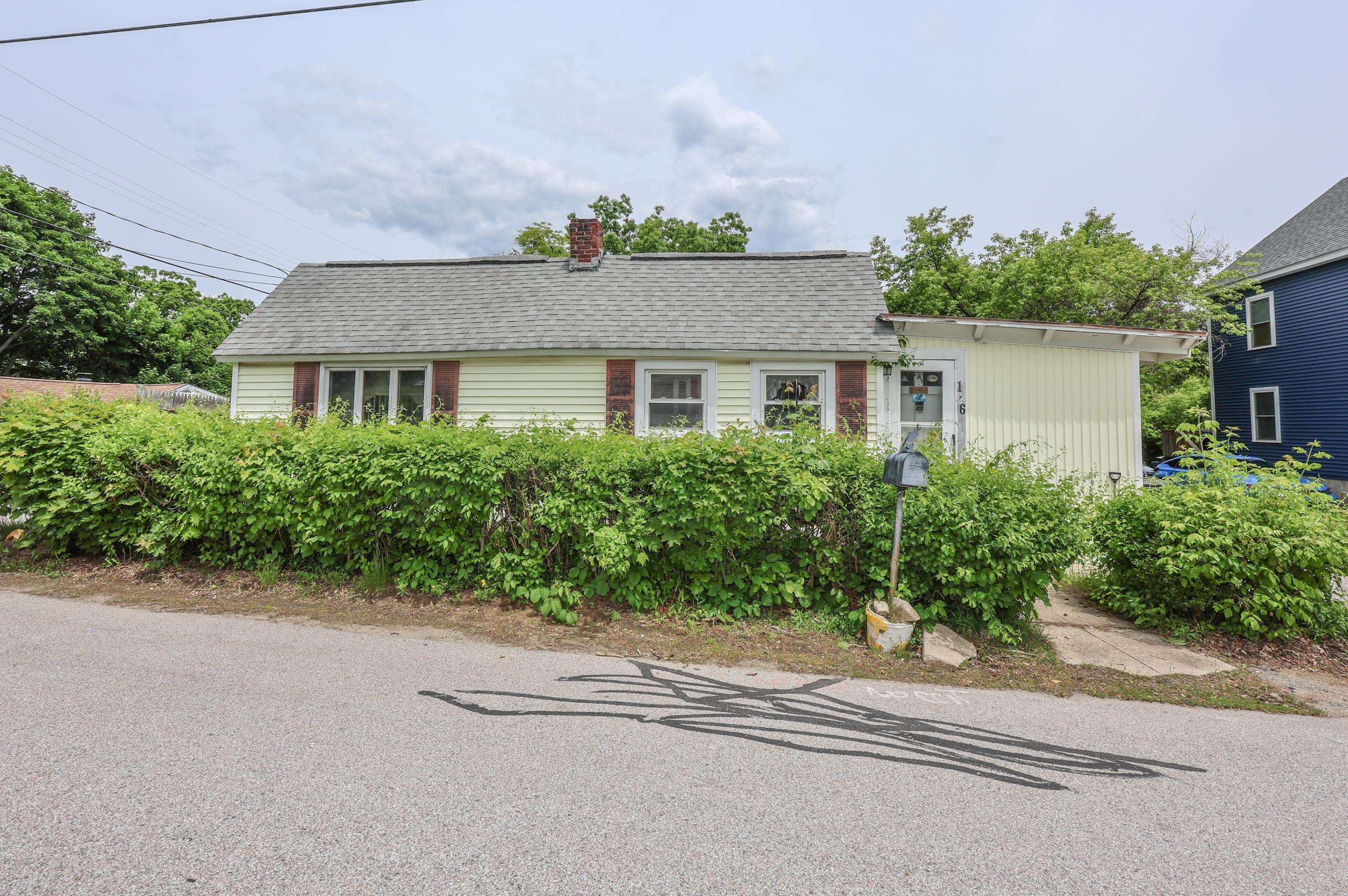 Manchester NH&nbsp;Home for sale $$250,000 $283 per sq.ft.