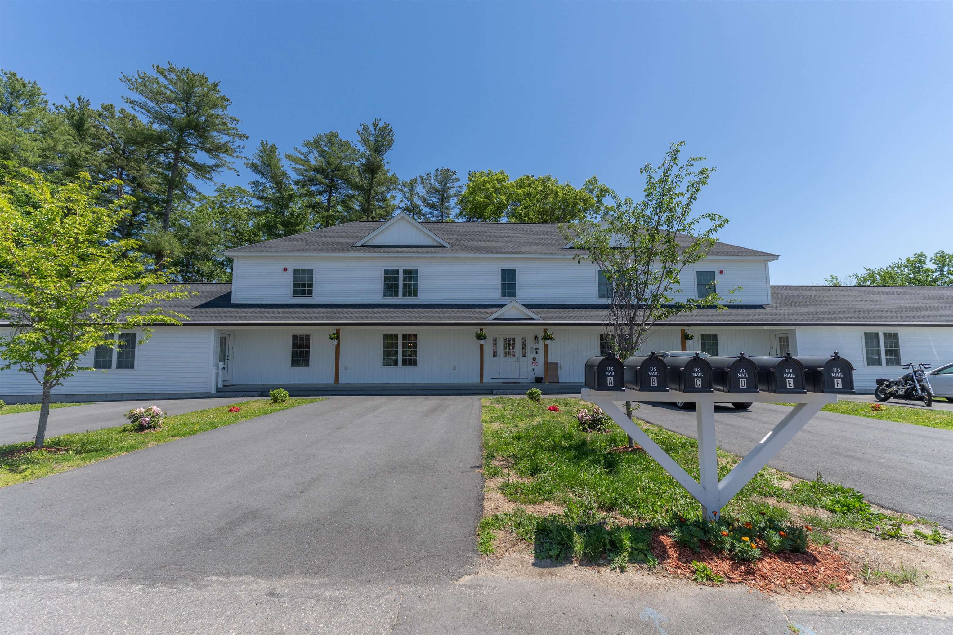 MLS 5092794: 4-8 Beaver Brook Way-Unit B, Pelham NH