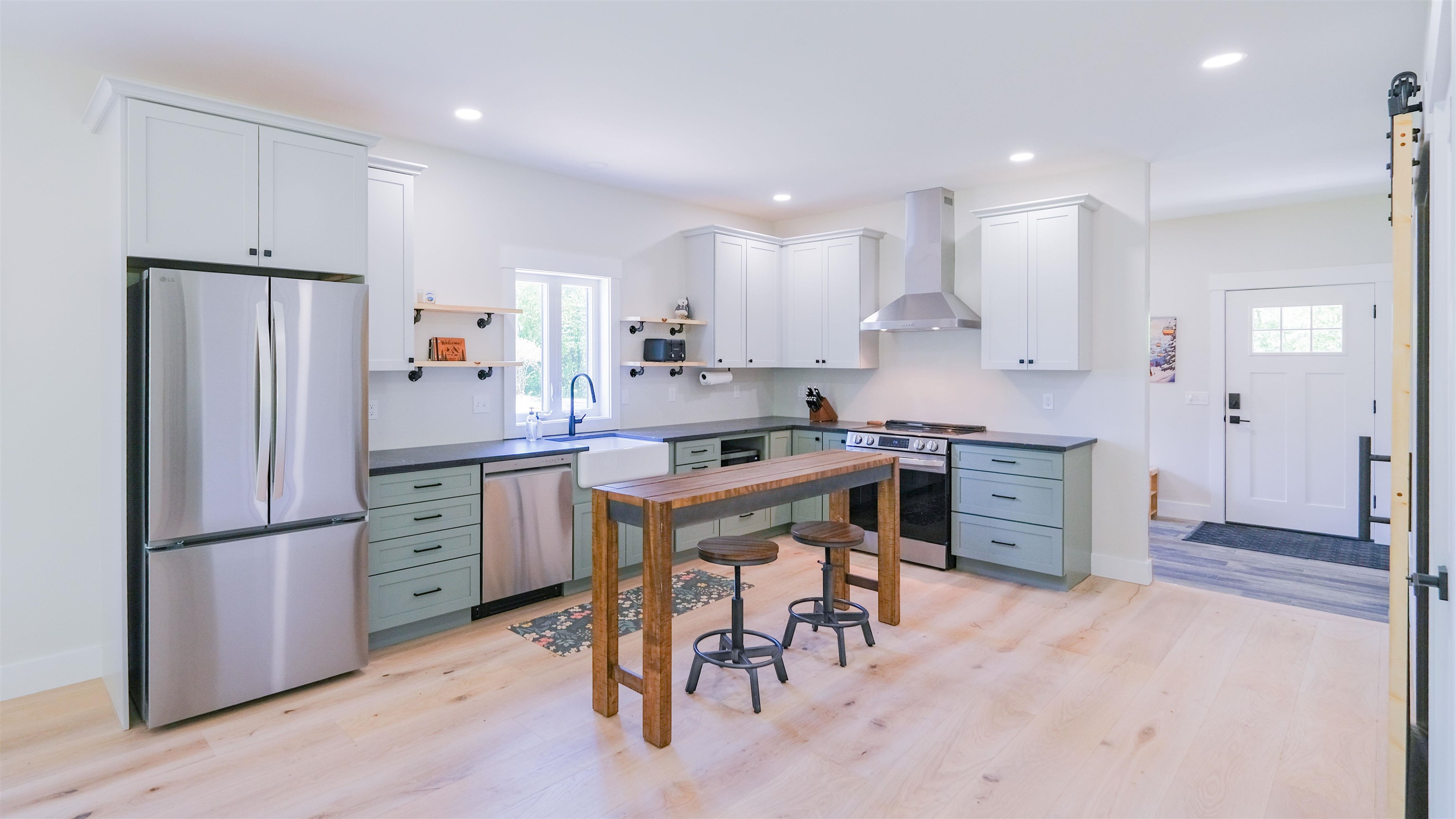 Two tone cabinetry. 25416842