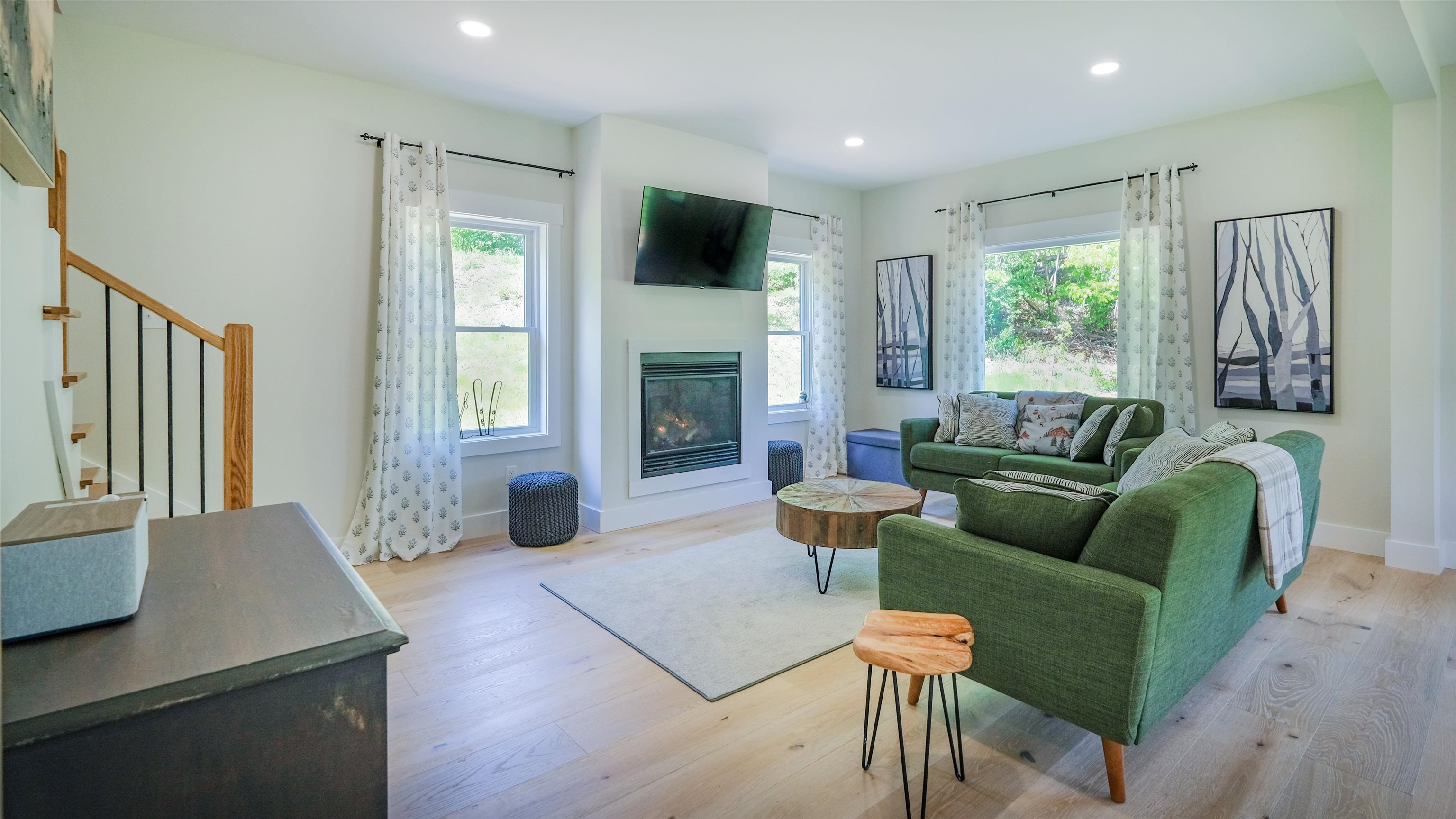 Corner living room 25416851
