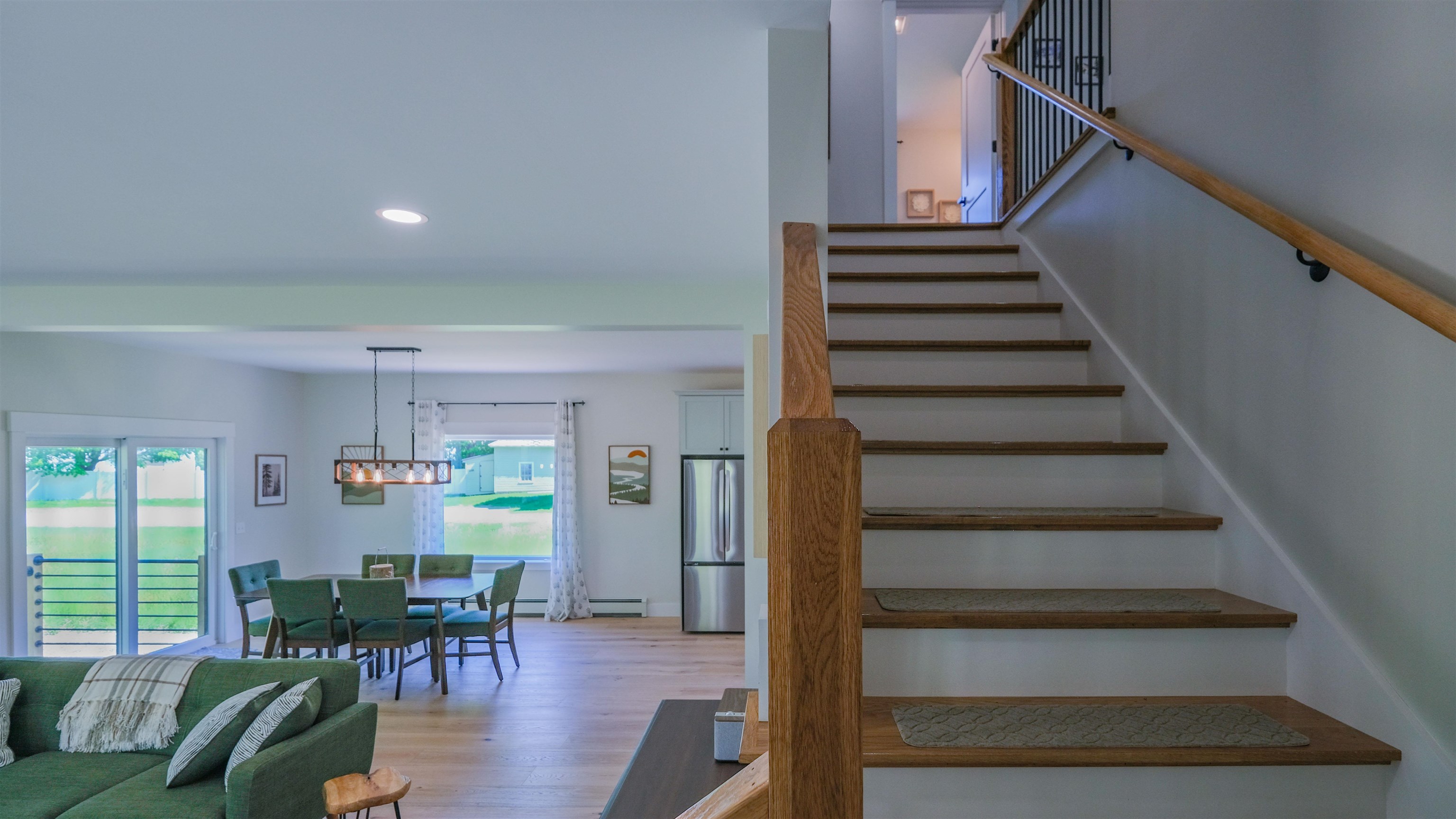 Stairs to upper level 25416855