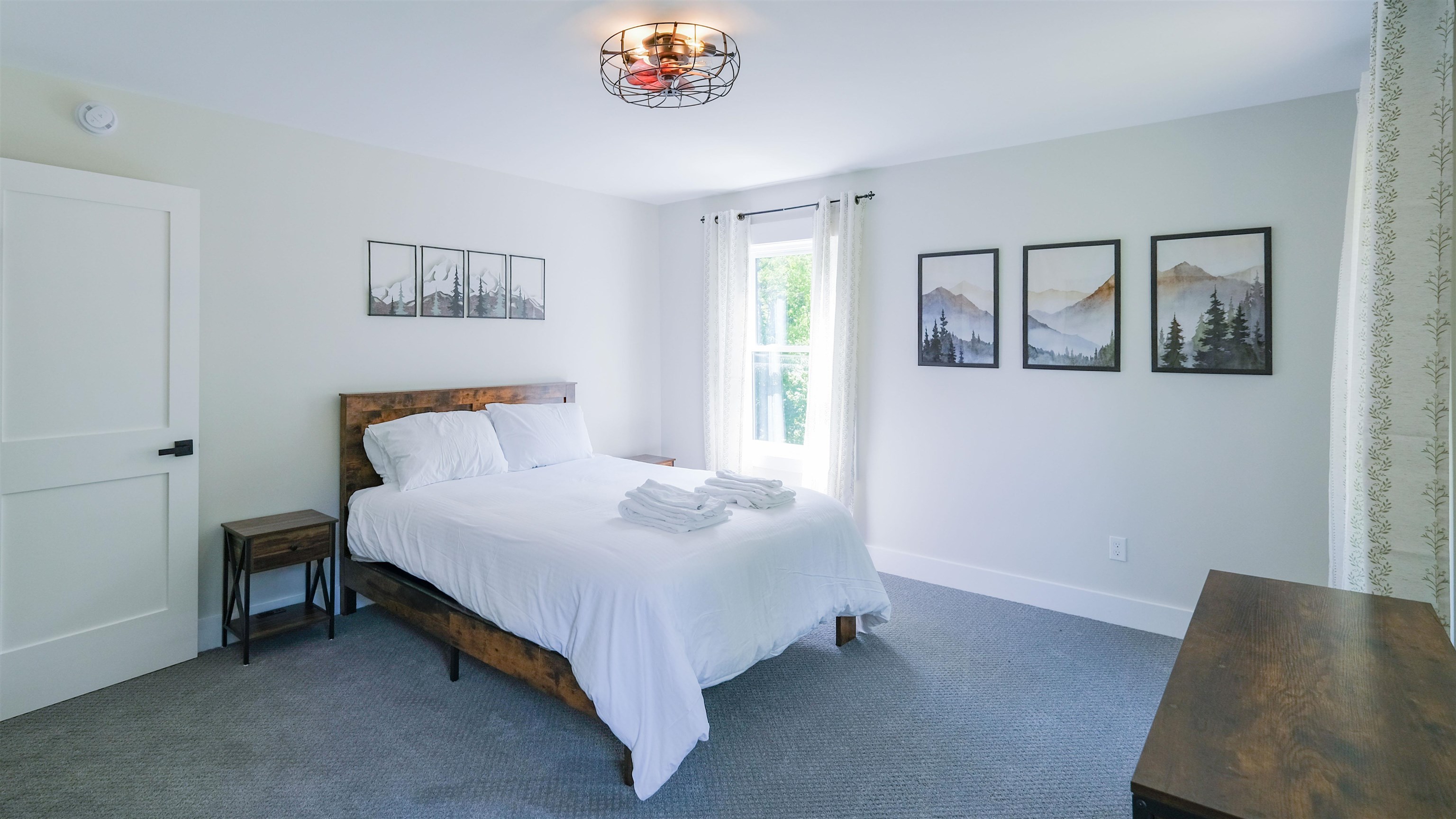 Queen bed 25416858