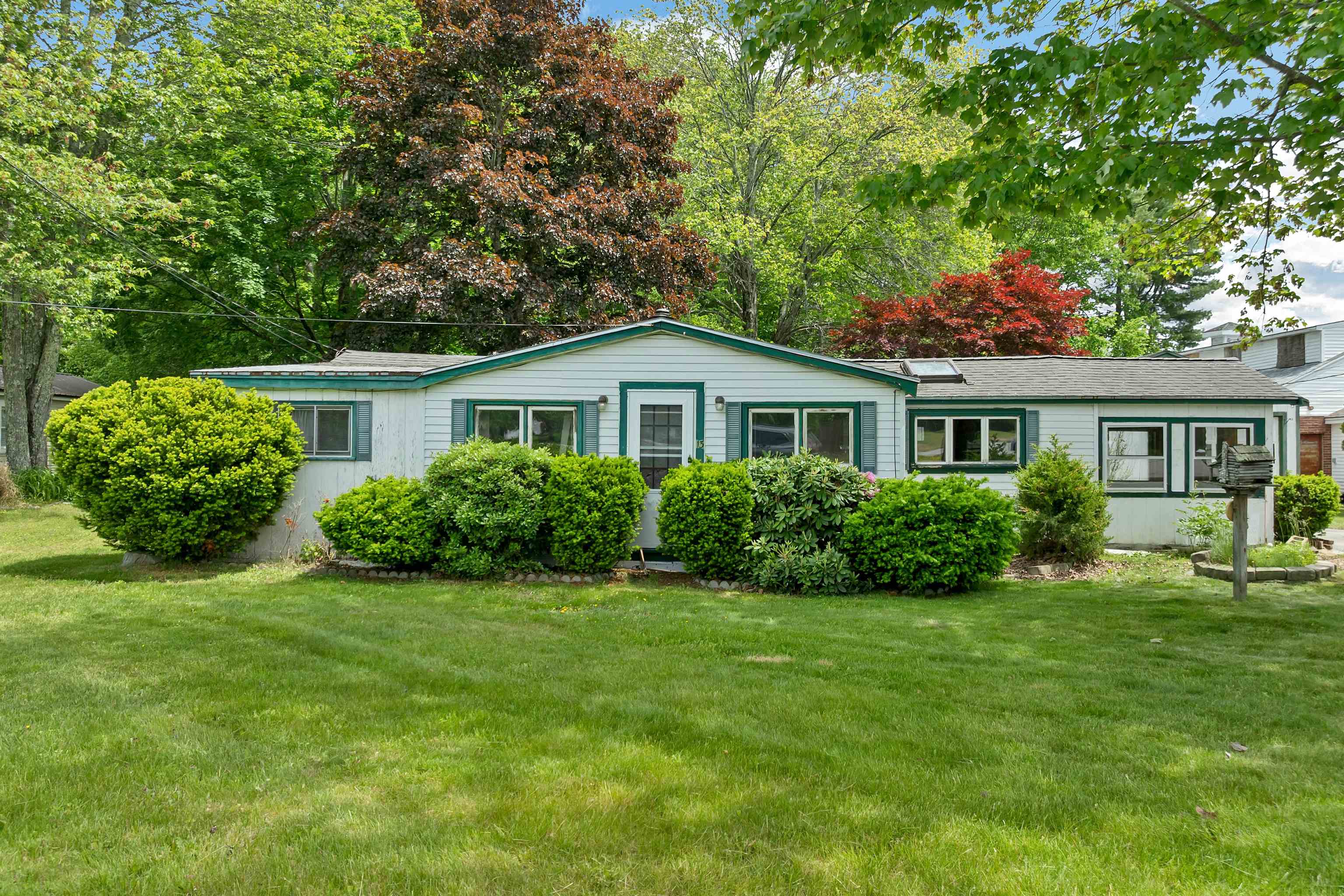 13 Elm St, Epping, NH 03042