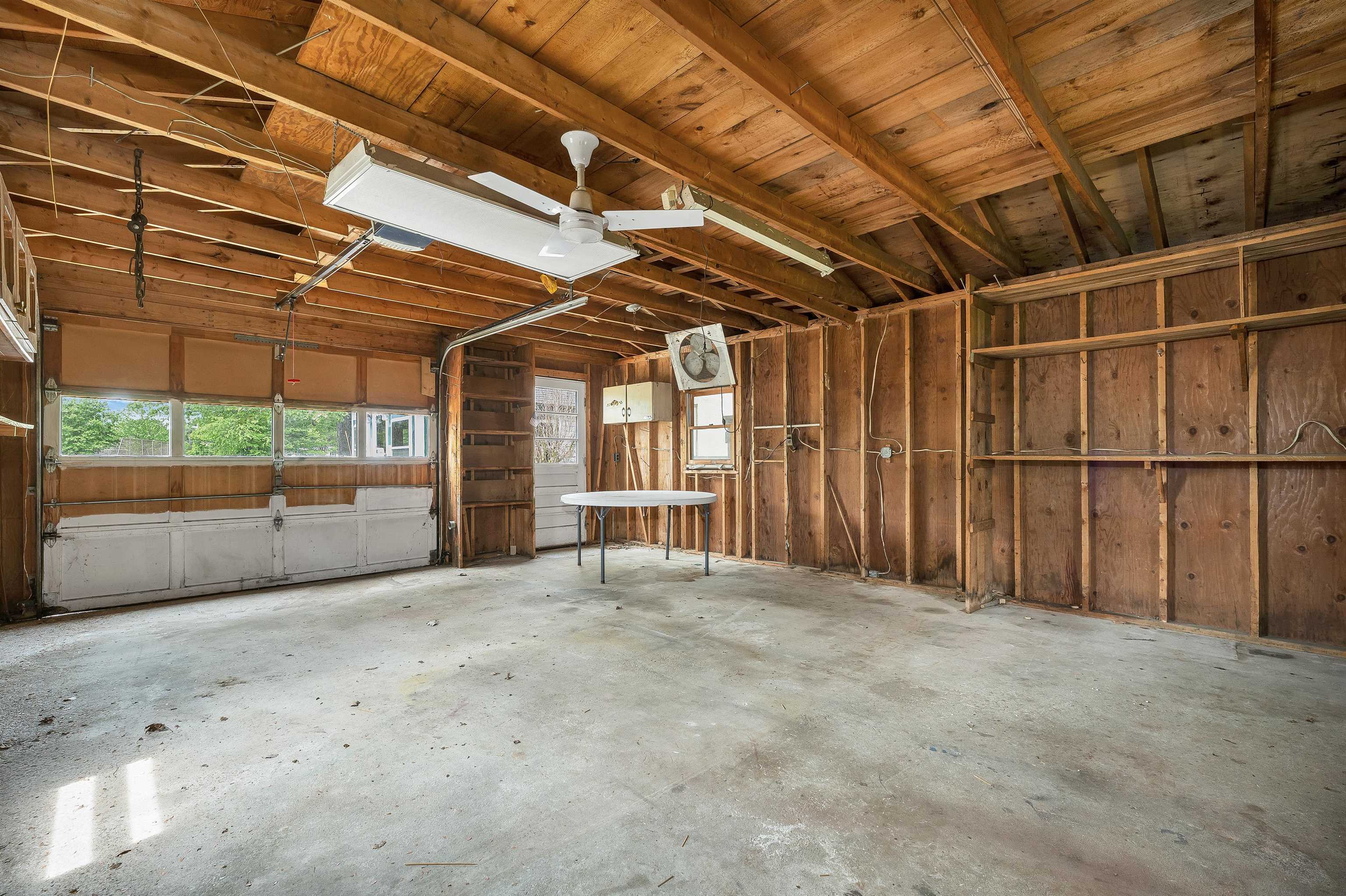 13 Elm St, Epping, NH 03042