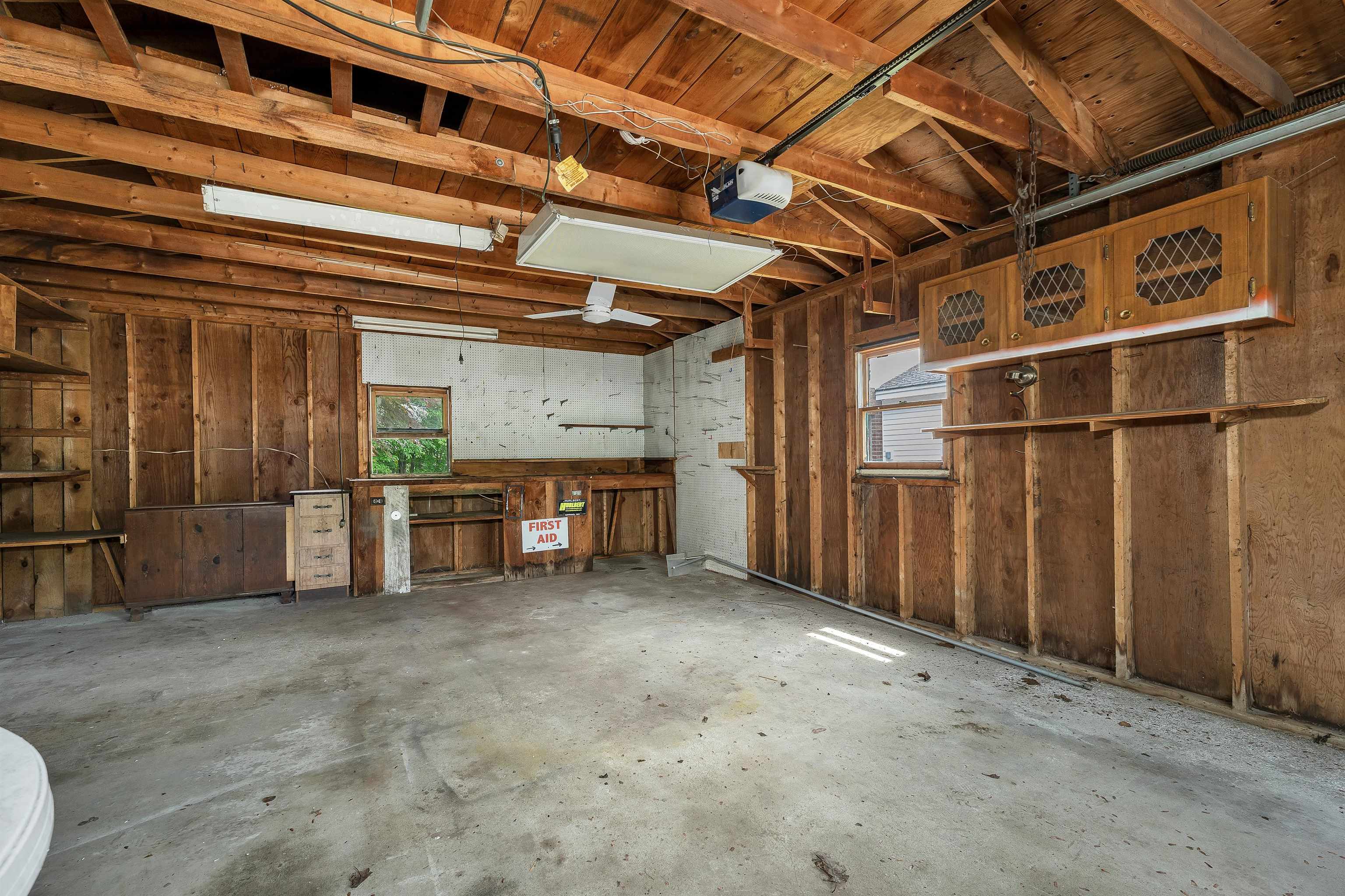 13 Elm St, Epping, NH 03042