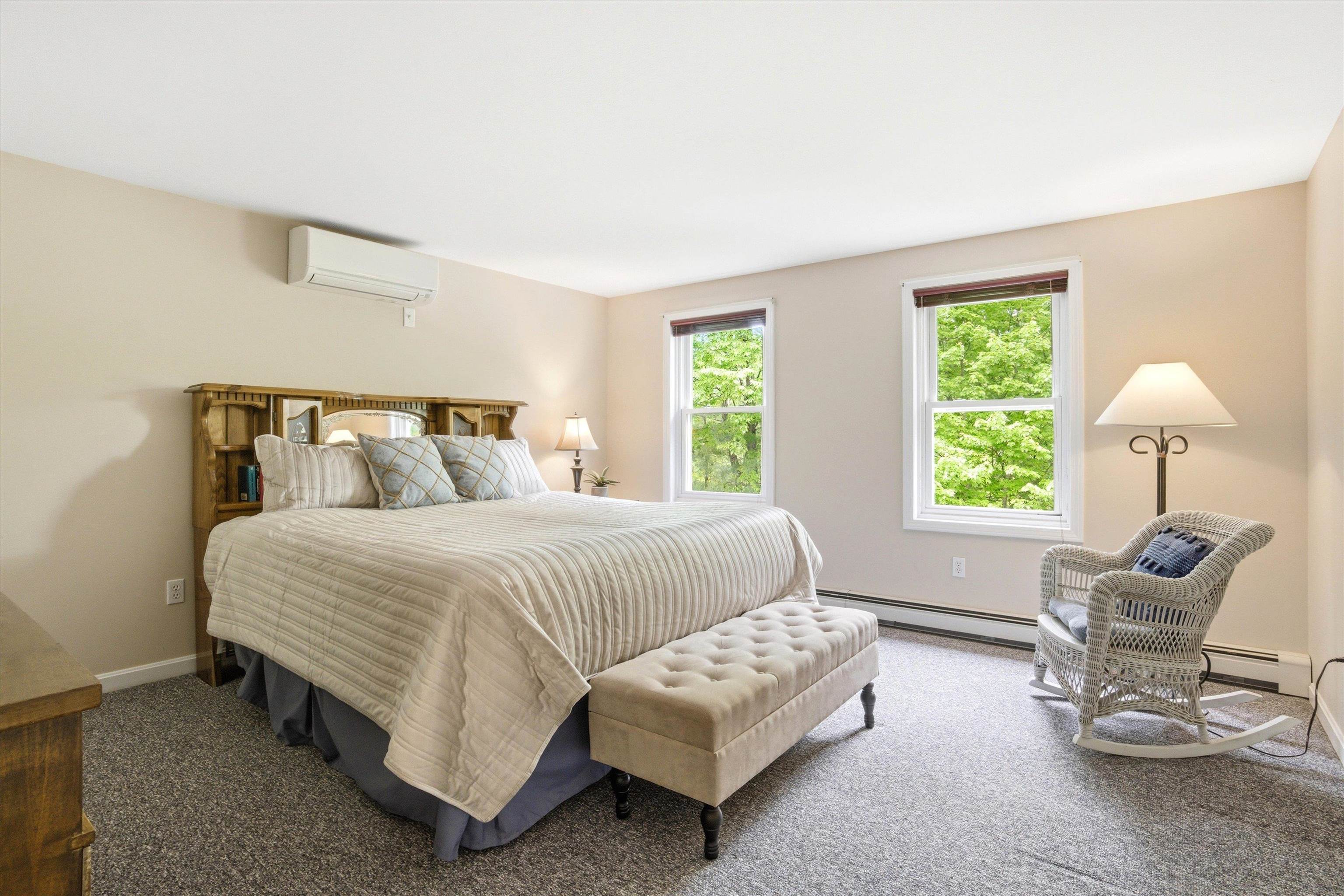 2nd bedroom - Bright and inviting bedroom with neutral d�cor and beautiful natural light.