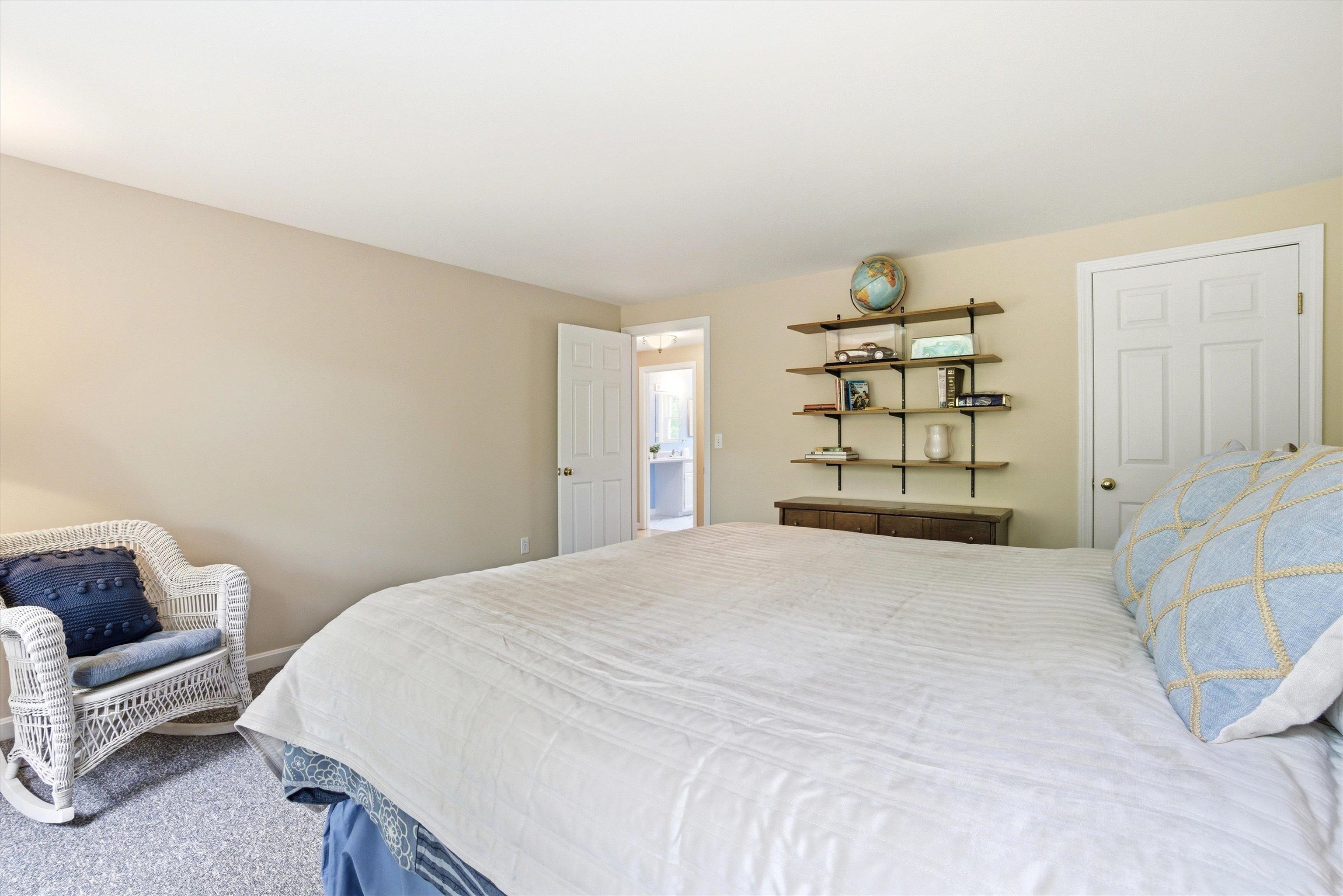 2nd bedroom - Comfortable guest bedroom offering flexibility for family or visitors.