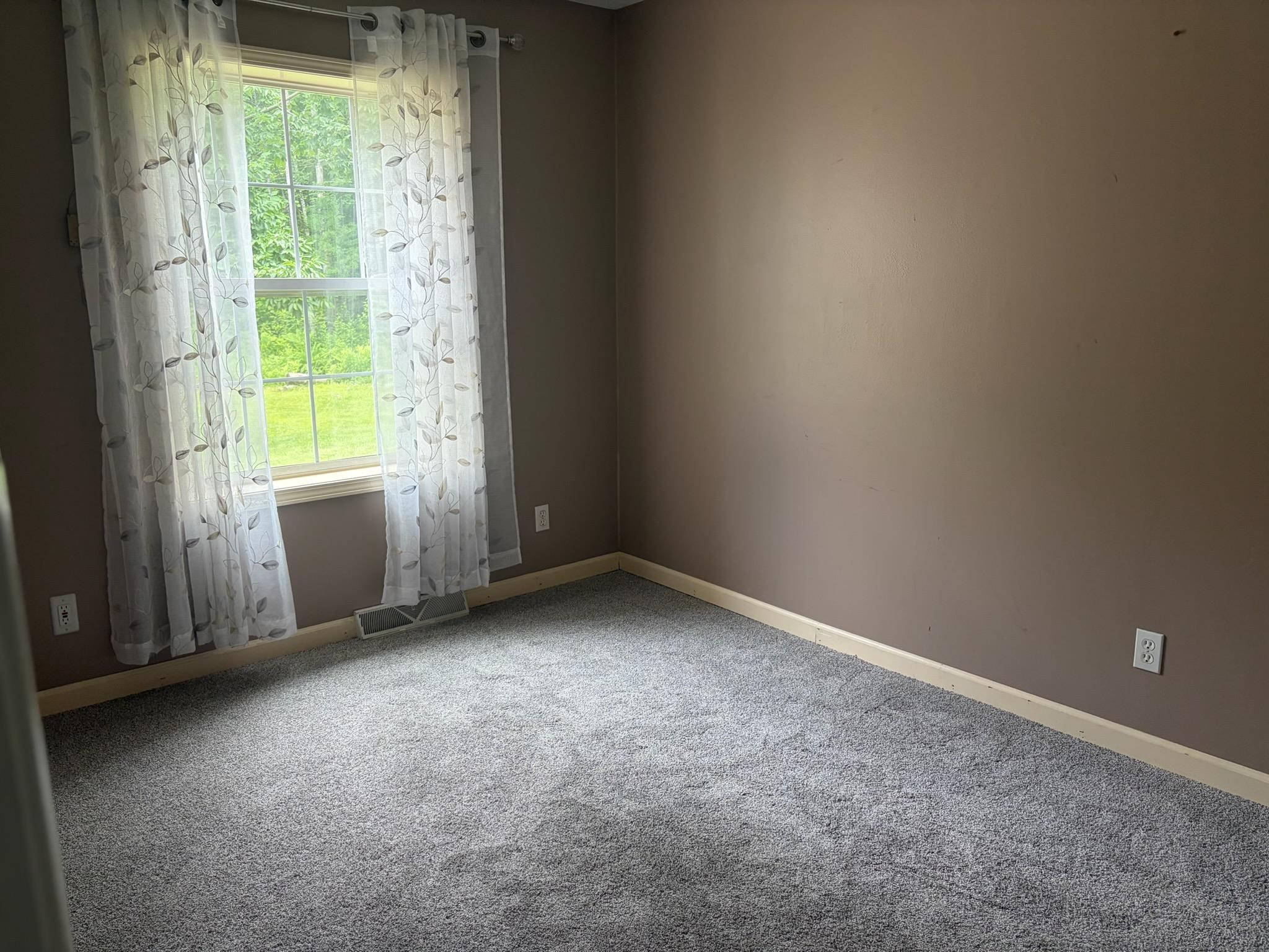 7 Overlook Dr, Center Harbor, NH 03226