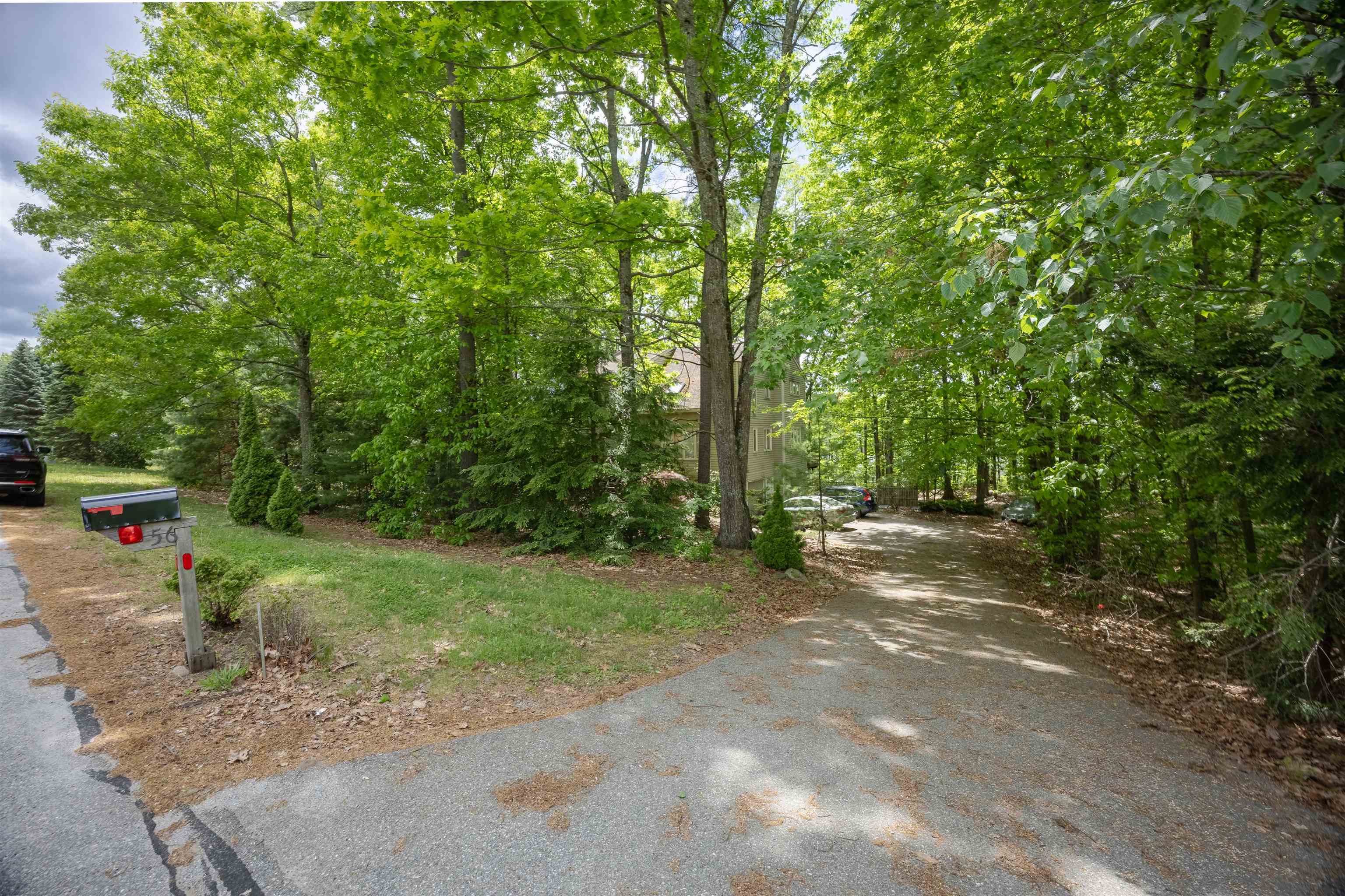 56 Seasons Ln, Londonderry, NH 03053