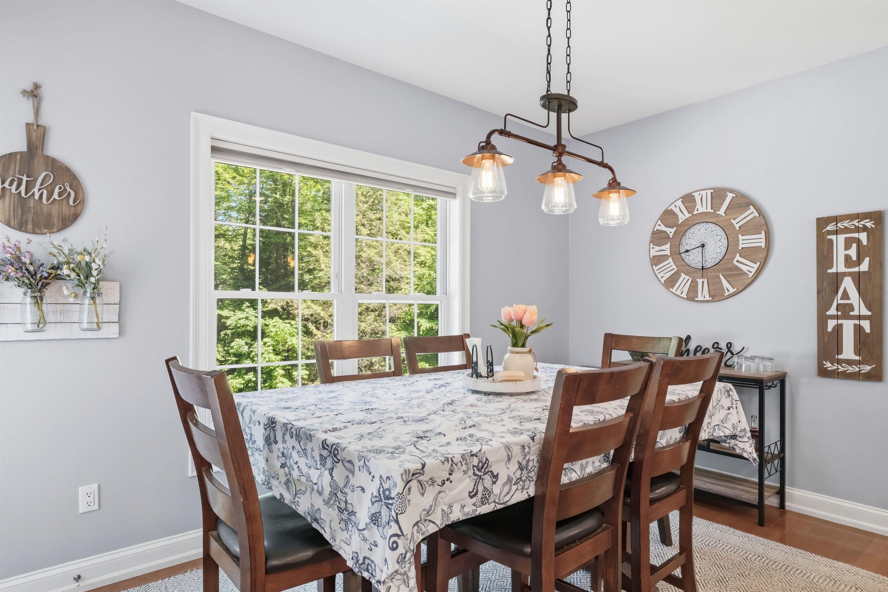 Eat-in Kitchen