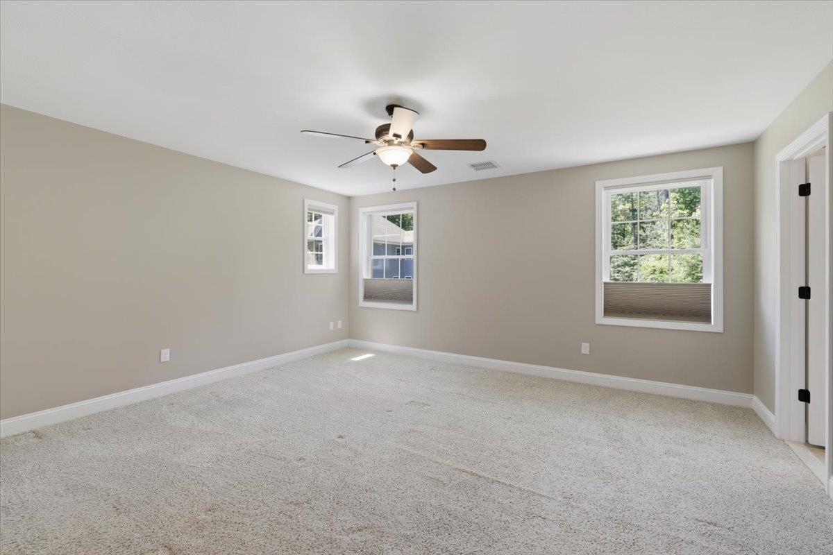 18 Hawthorne Dr, Auburn, NH 03032
