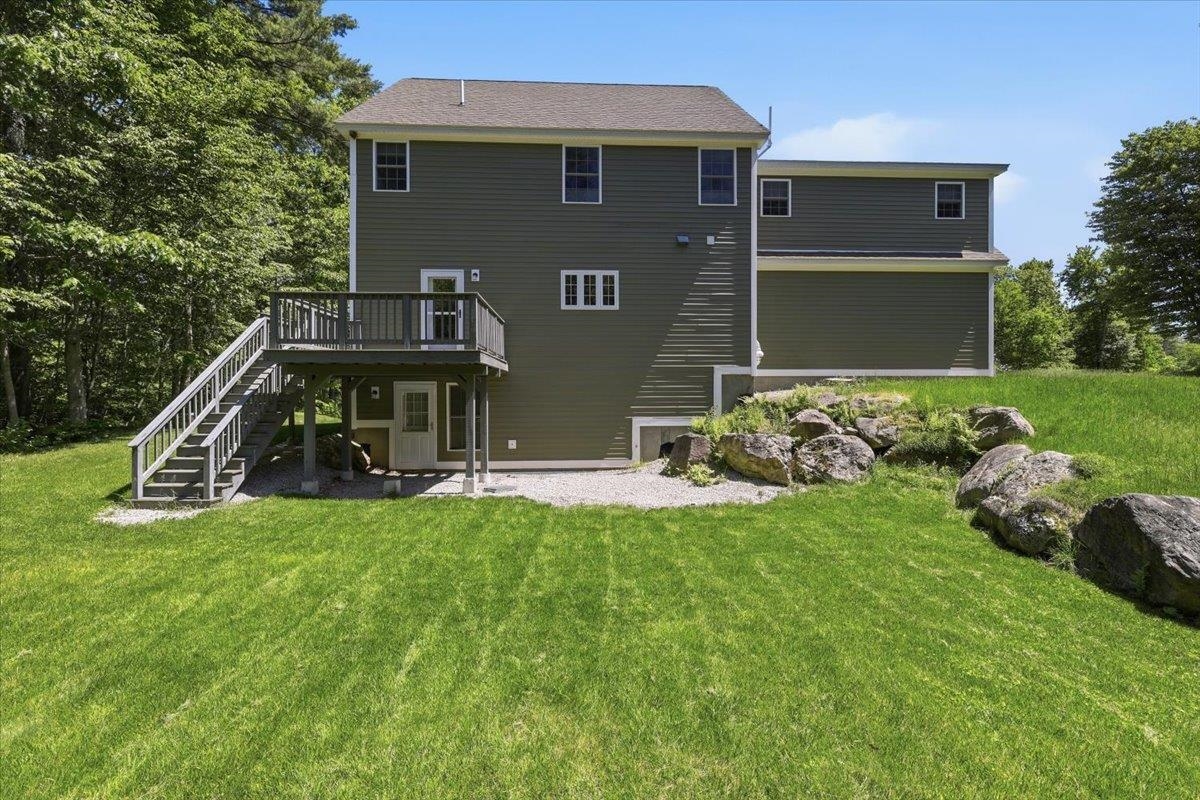 18 Hawthorne Dr, Auburn, NH 03032