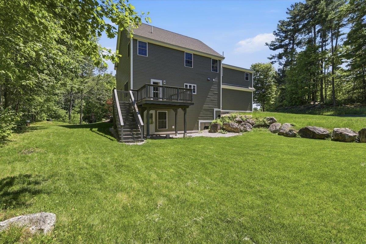 18 Hawthorne Dr, Auburn, NH 03032