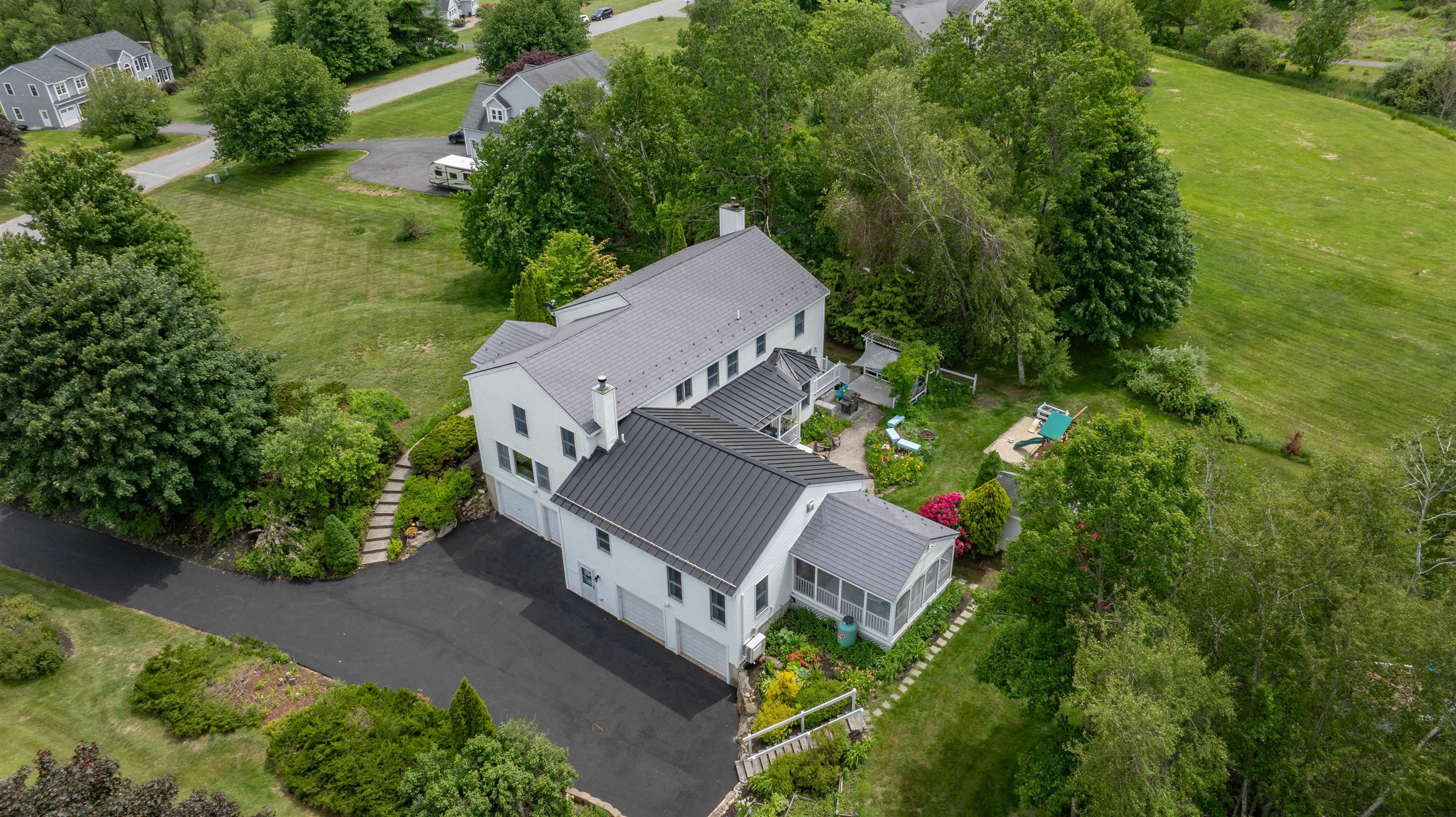7 Longview Cir, Pelham, NH 03076