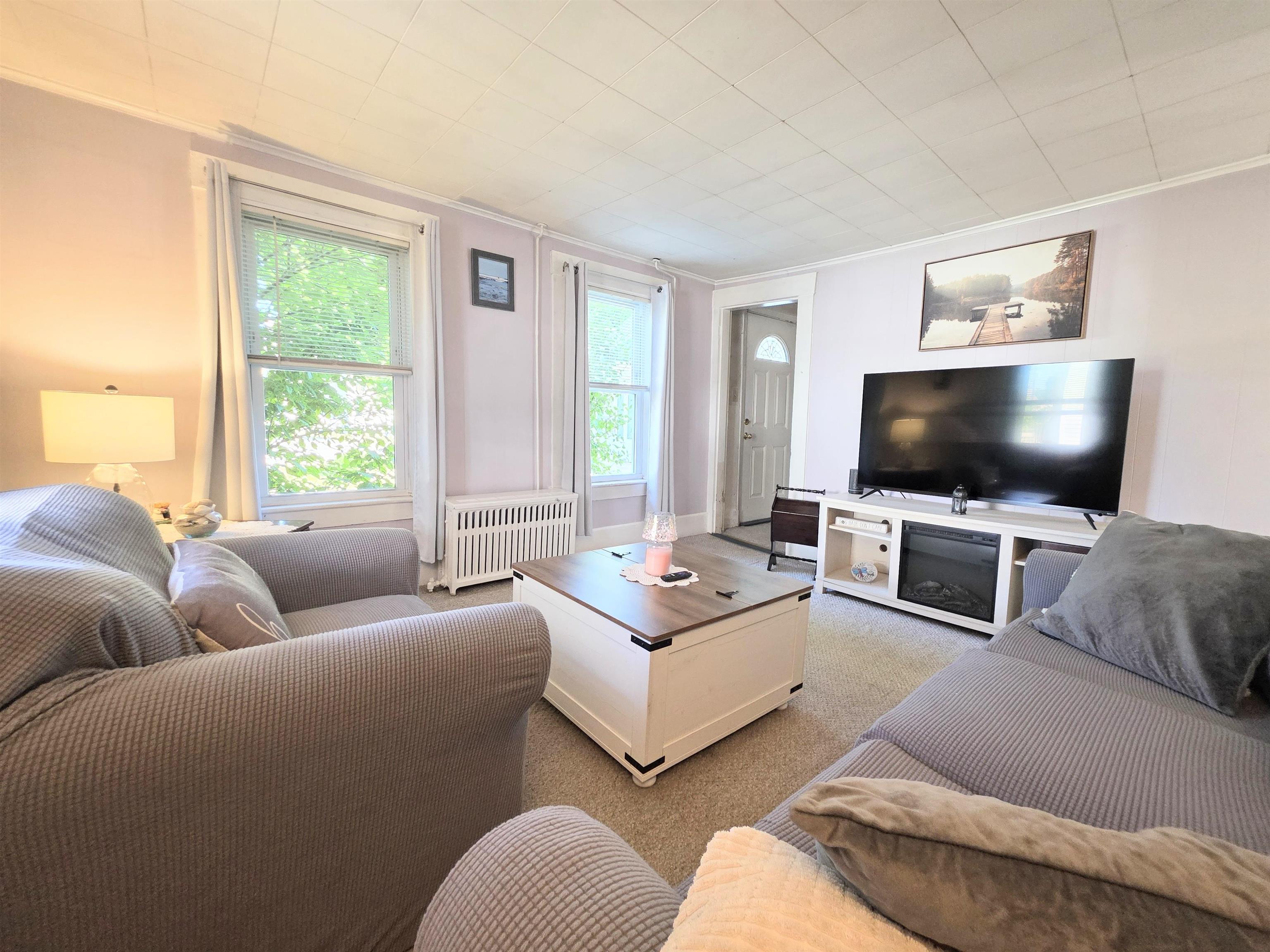 28 Mill St, Belmont, NH 03220