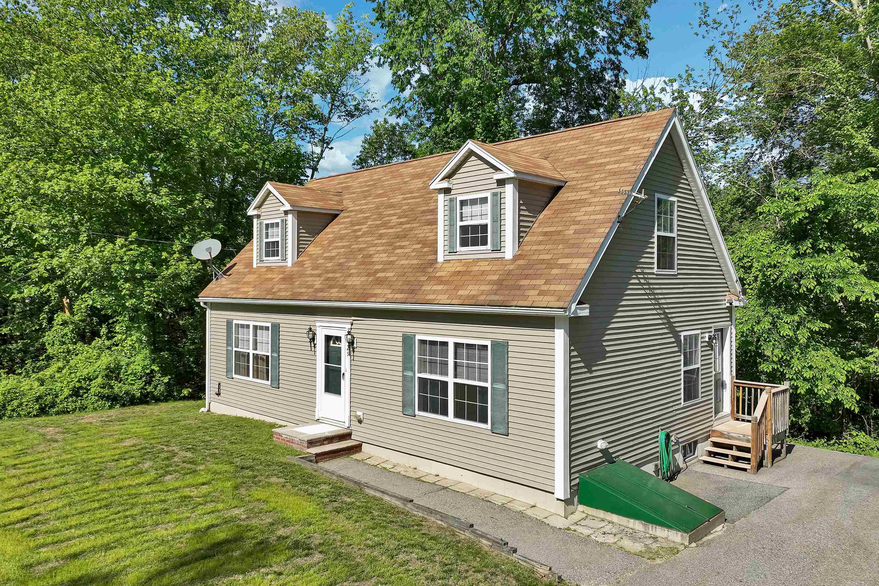 29 Lawrence Rd, Salem, NH 03079