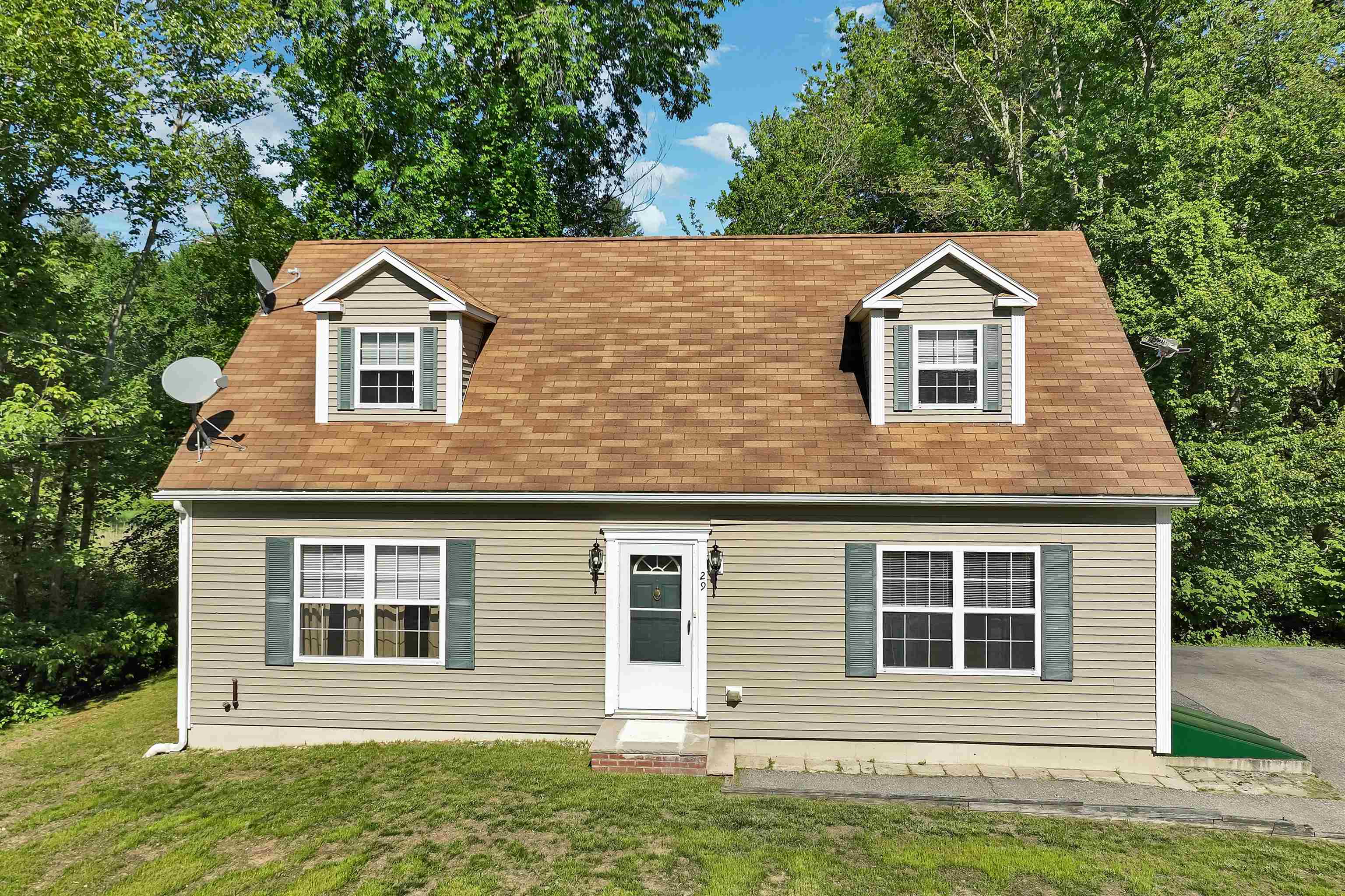 29 Lawrence Rd, Salem, NH 03079
