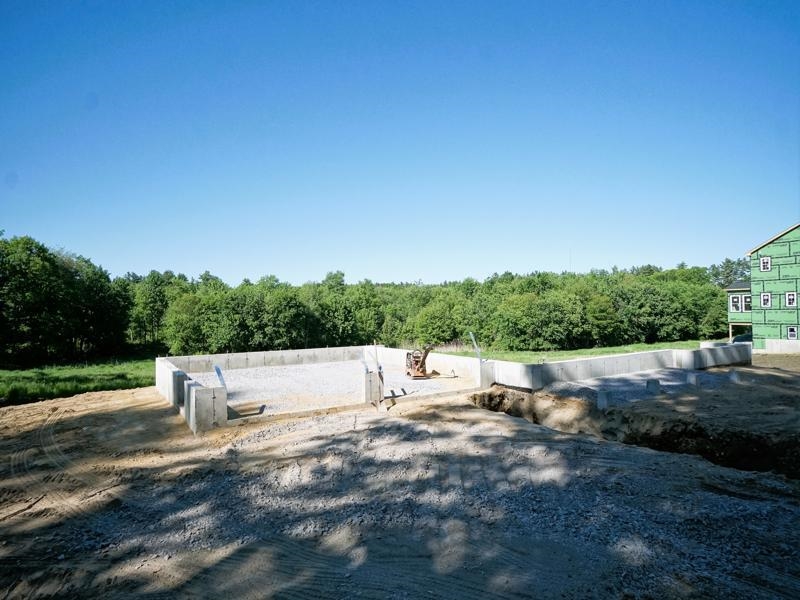 76 Island Pond Rd, Derry, NH 03038