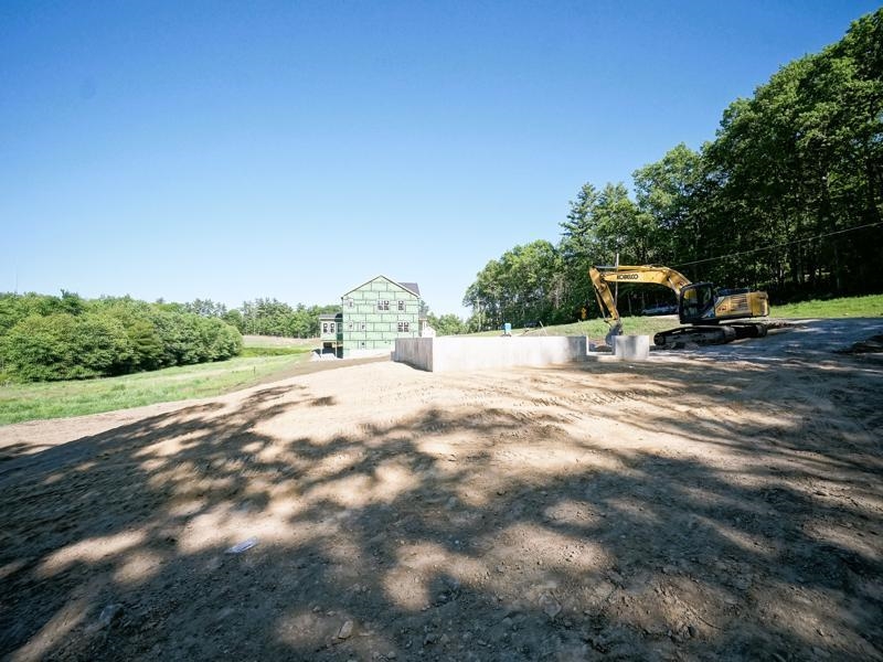 76 Island Pond Rd, Derry, NH 03038