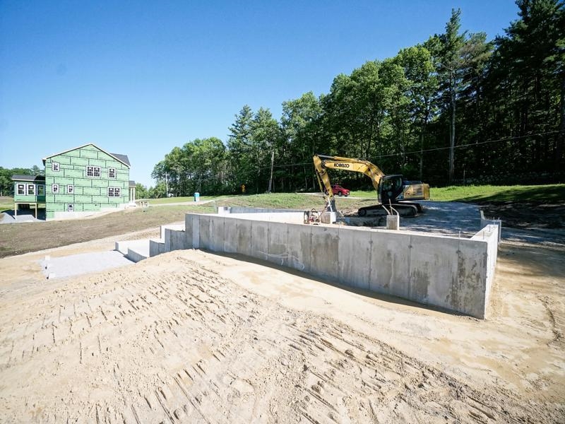 76 Island Pond Rd, Derry, NH 03038